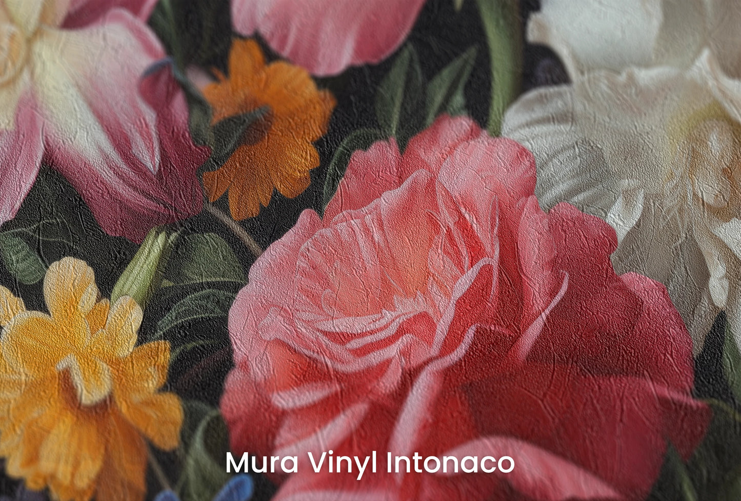 Zbliżenie na artystyczną fototapetę o nazwie Night Bloom Ensemble na podłożu Mura Vinyl Intonaco - struktura tartego tynku.