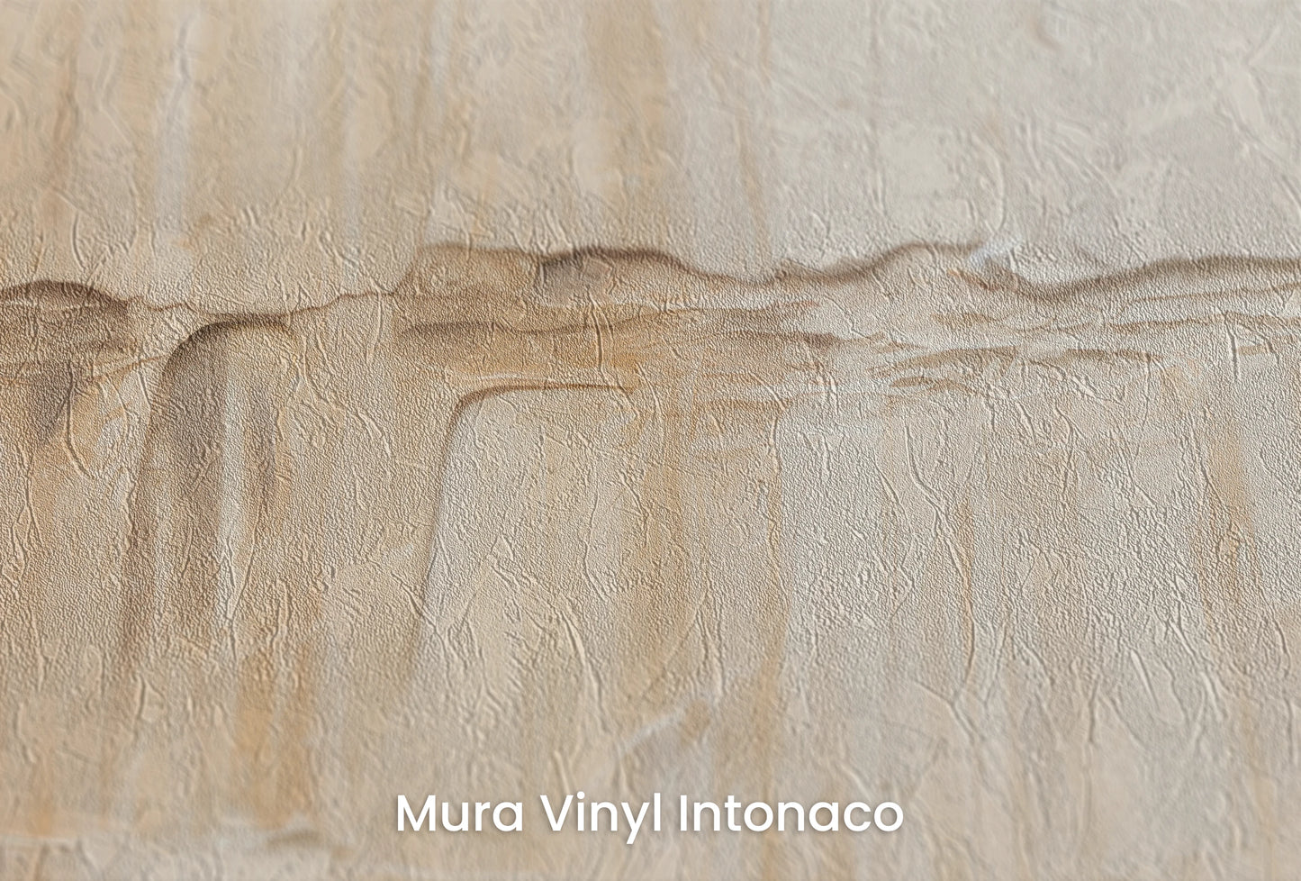 Zbliżenie na artystyczną fototapetę o nazwie Golden Tranquility #2 na podłożu Mura Vinyl Intonaco - struktura tartego tynku.