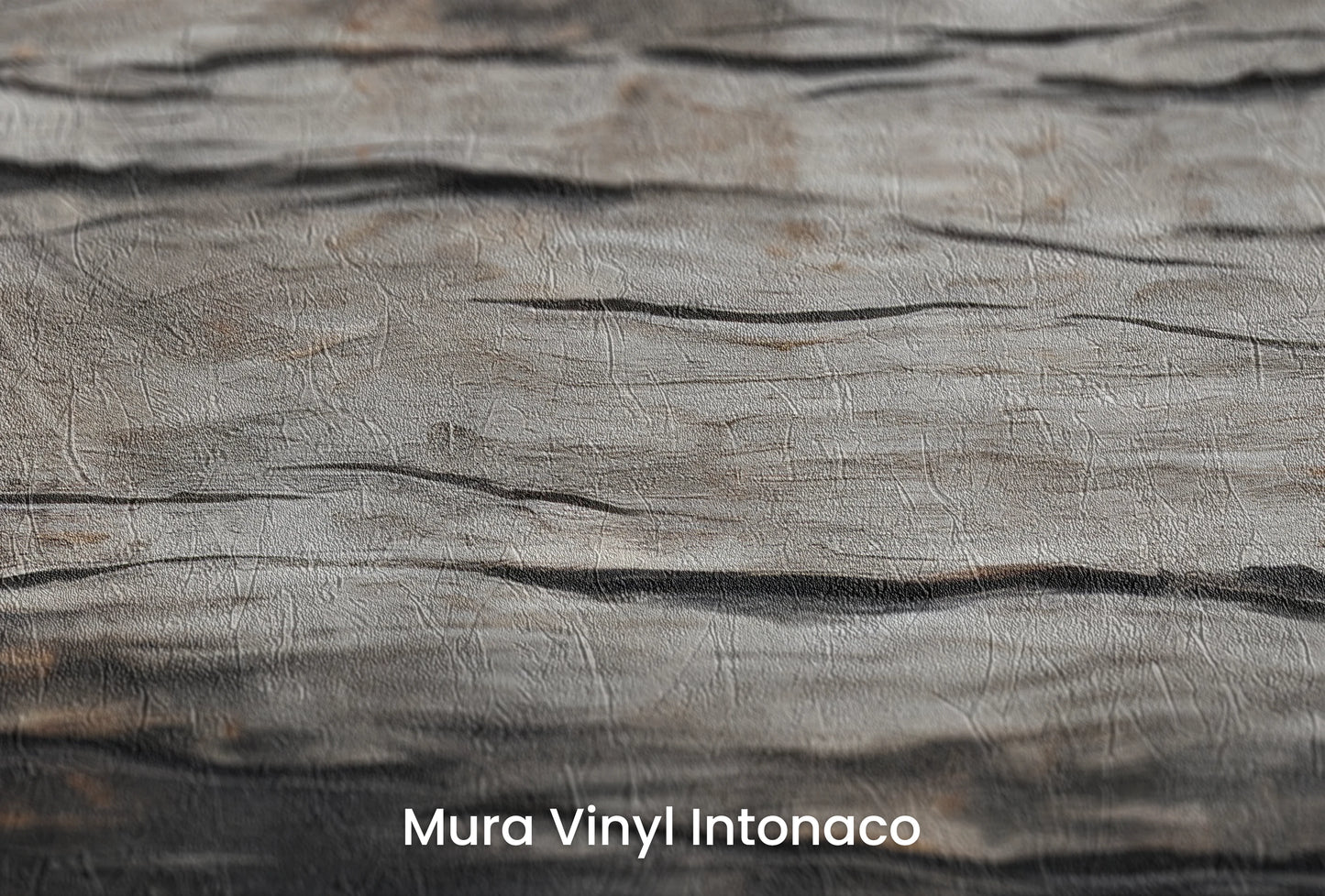 Zbliżenie na artystyczną fototapetę o nazwie Charred Wood na podłożu Mura Vinyl Intonaco - struktura tartego tynku.