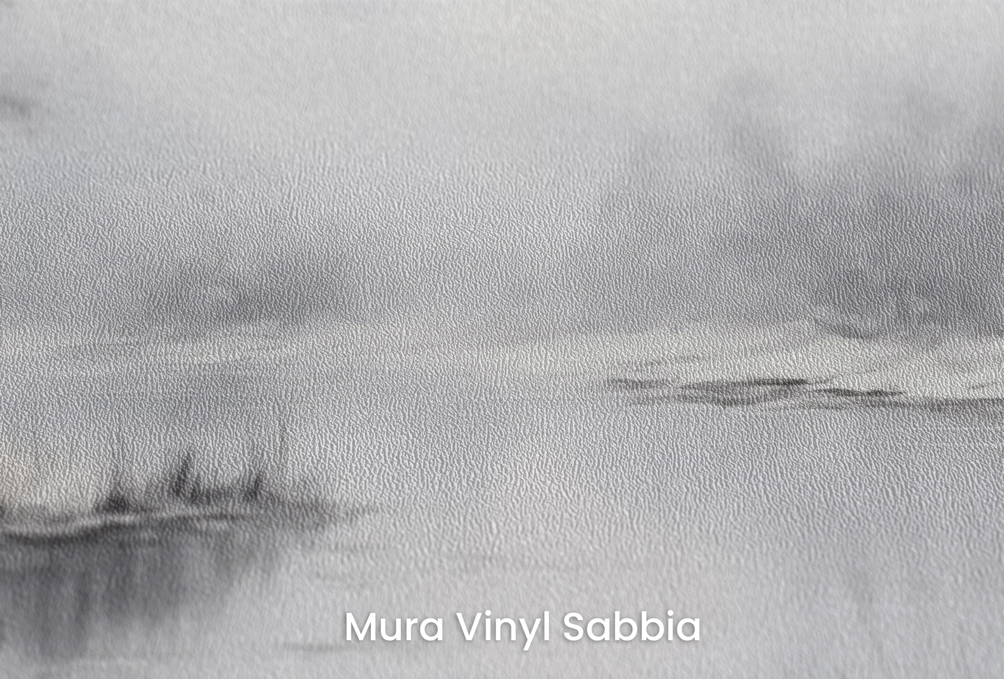 Zbliżenie na artystyczną fototapetę o nazwie Ośnieżone Ciszy na podłożu Mura Vinyl Sabbia struktura grubego ziarna piasku.