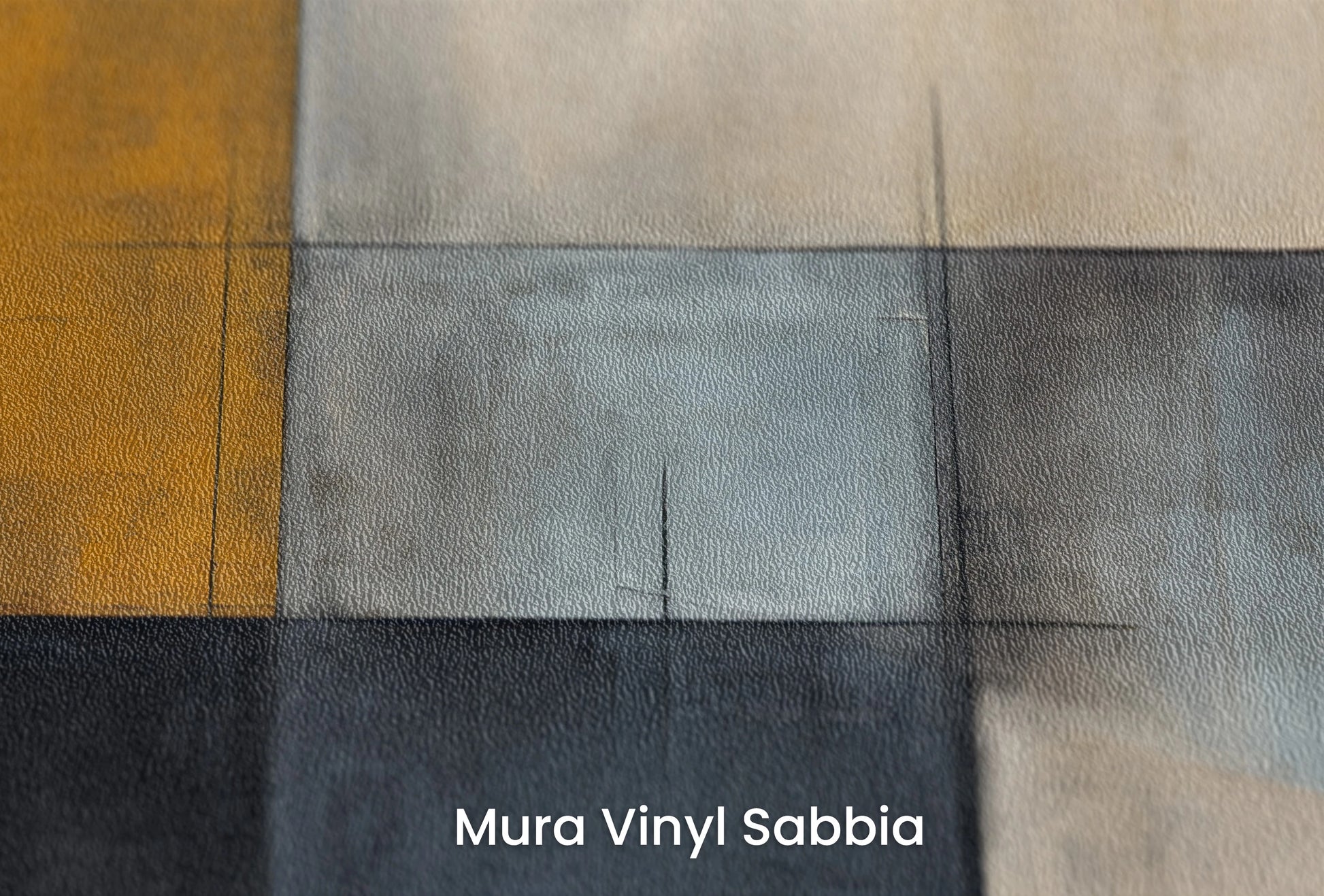 Zbliżenie na artystyczną fototapetę o nazwie Golden Geometry na podłożu Mura Vinyl Sabbia struktura grubego ziarna piasku.