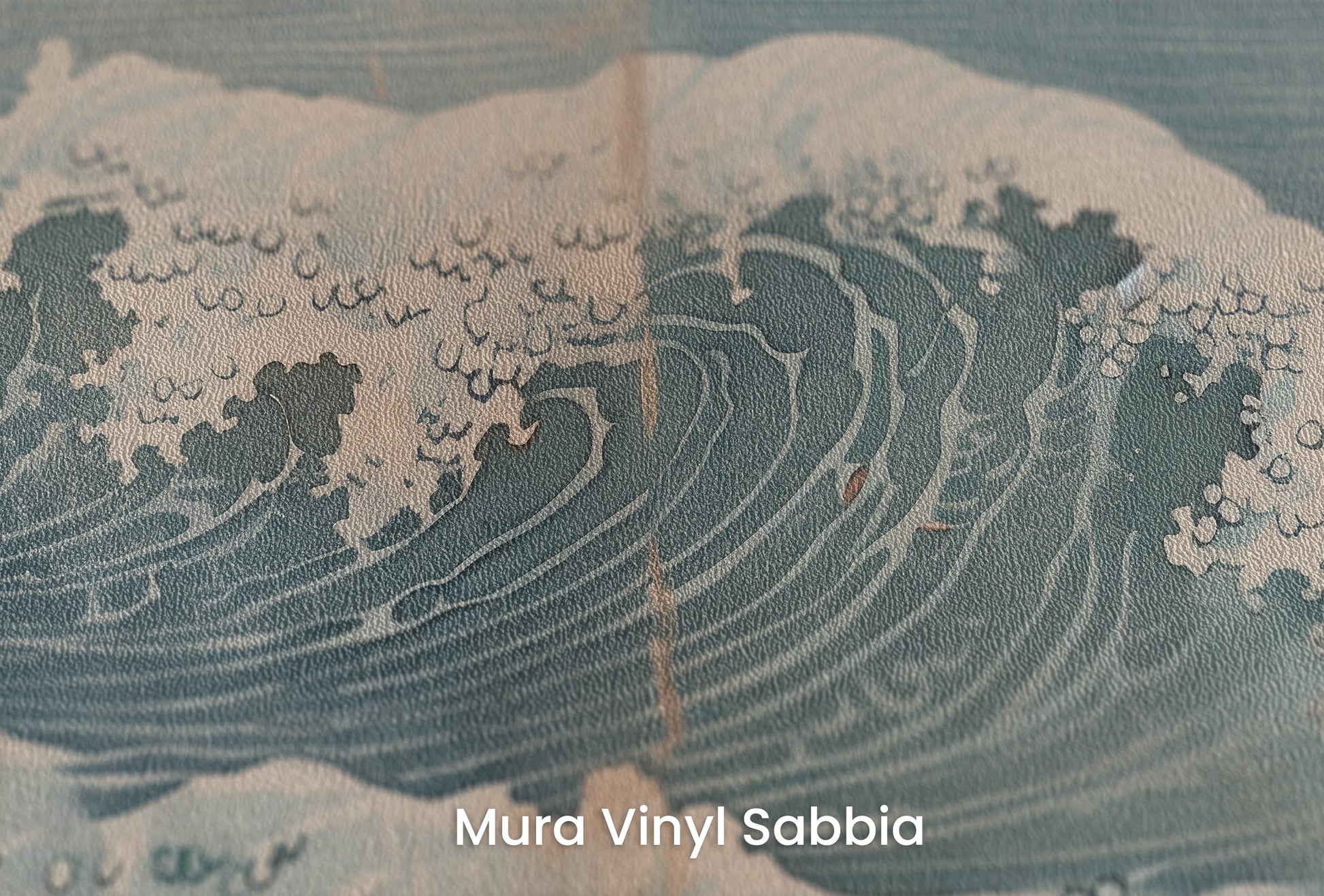 Zbliżenie na artystyczną fototapetę o nazwie Mount Fuji Calm na podłożu Mura Vinyl Sabbia struktura grubego ziarna piasku.