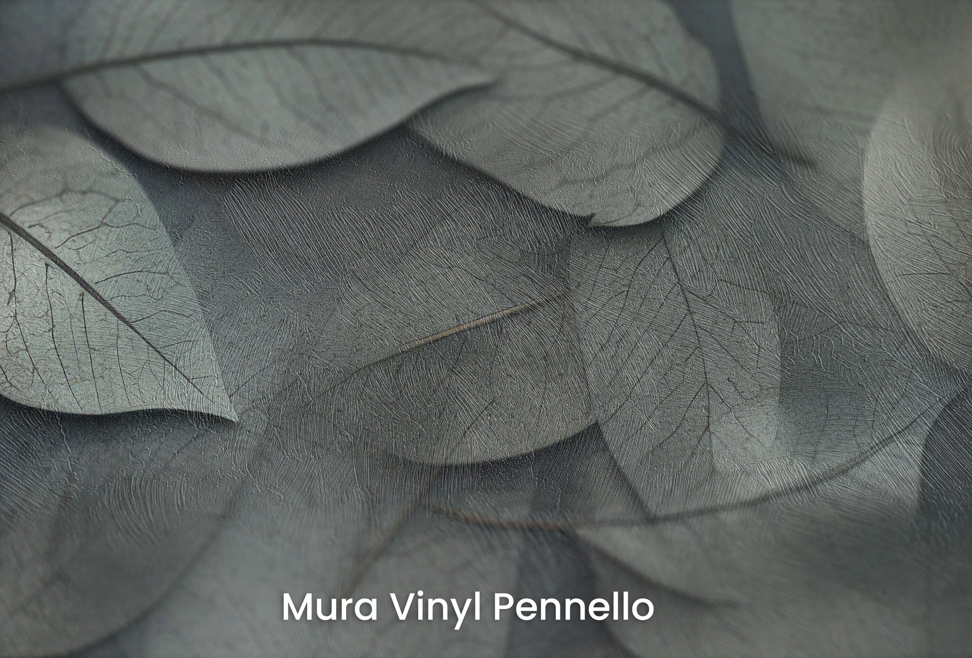 Zbliżenie na artystyczną fototapetę o nazwie Whispering Leaves #3 na podłożu Mura Vinyl Pennello - faktura pociągnięć pędzla malarskiego.