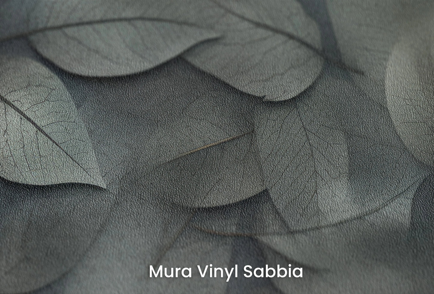 Zbliżenie na artystyczną fototapetę o nazwie Whispering Leaves #3 na podłożu Mura Vinyl Sabbia struktura grubego ziarna piasku.
