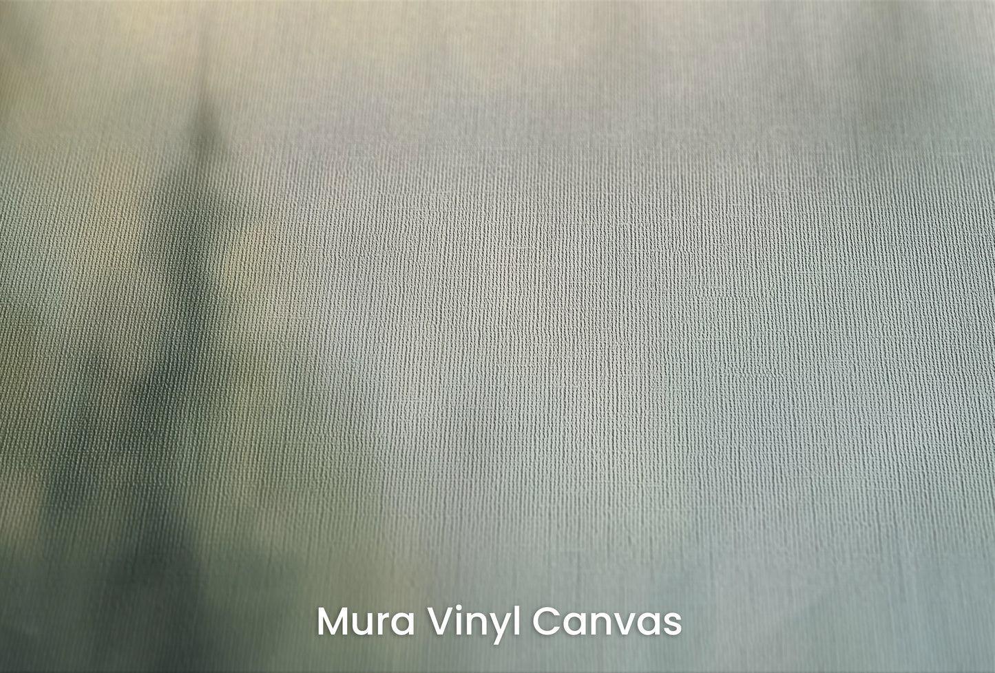 Zbliżenie na artystyczną fototapetę o nazwie Tęcza Mgły na podłożu Mura Vinyl Canvas - faktura naturalnego płótna.