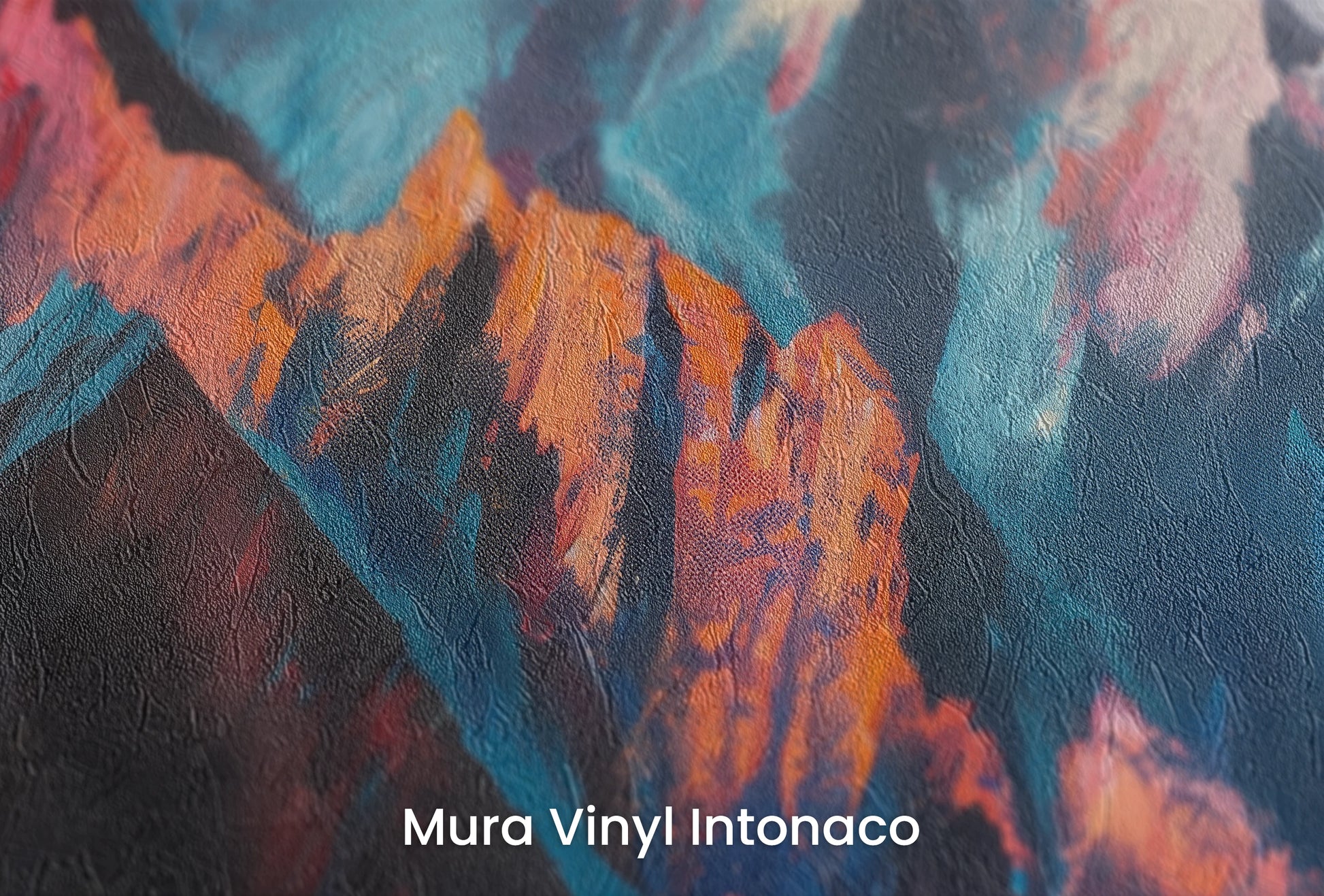 Zbliżenie na artystyczną fototapetę o nazwie Colorful Summit na podłożu Mura Vinyl Intonaco - struktura tartego tynku.