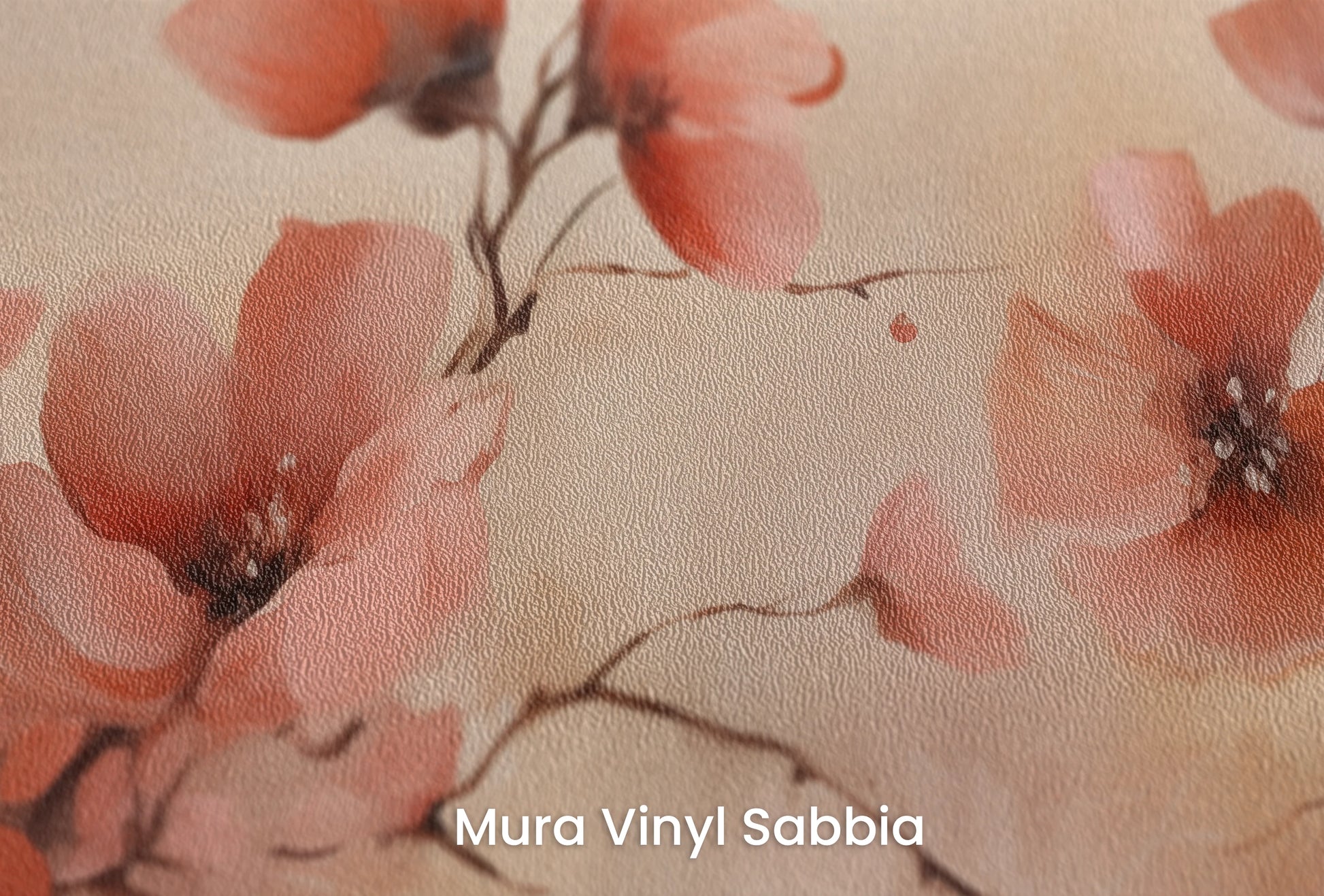 Zbliżenie na artystyczną fototapetę o nazwie Blush Petals na podłożu Mura Vinyl Sabbia struktura grubego ziarna piasku.