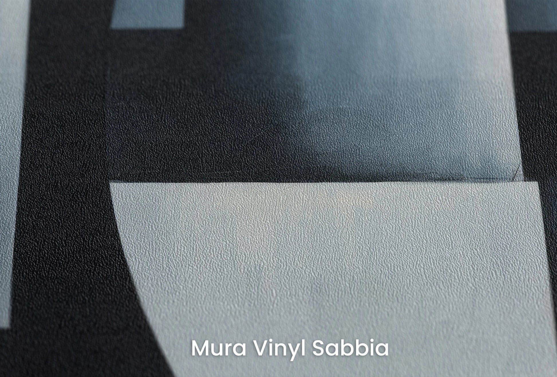 Zbliżenie na artystyczną fototapetę o nazwie Monochrome Geometry #2 na podłożu Mura Vinyl Sabbia struktura grubego ziarna piasku.