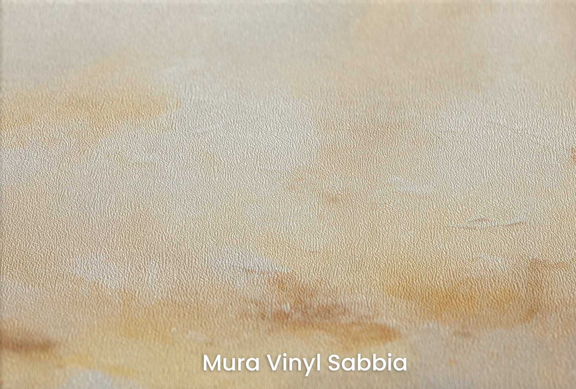 Zbliżenie na artystyczną fototapetę o nazwie SUNLIT CLOUDSCAPE GLORY na podłożu Mura Vinyl Sabbia struktura grubego ziarna piasku.