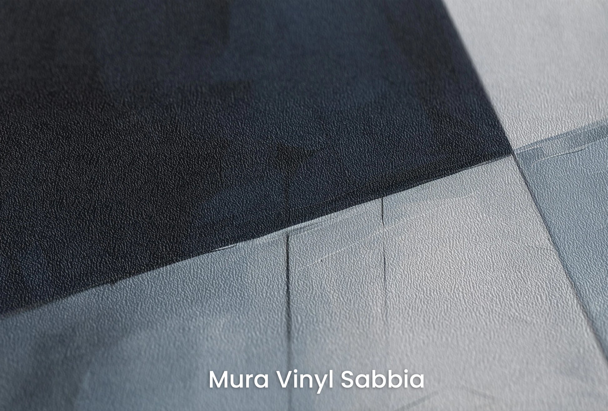 Zbliżenie na artystyczną fototapetę o nazwie Tranquil Shapes na podłożu Mura Vinyl Sabbia struktura grubego ziarna piasku.