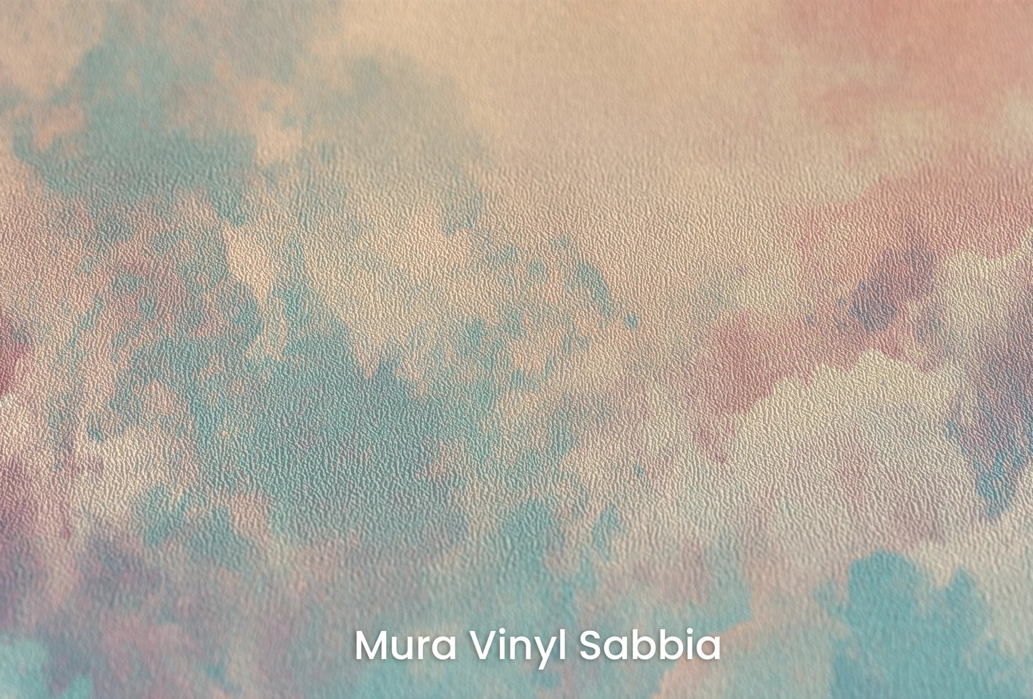 Zbliżenie na artystyczną fototapetę o nazwie Aqua Roseate na podłożu Mura Vinyl Sabbia struktura grubego ziarna piasku.
