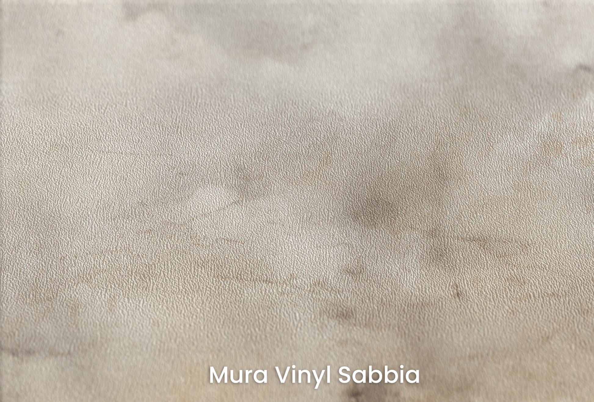 Zbliżenie na artystyczną fototapetę o nazwie CELESTIAL CLIFFS AURORA na podłożu Mura Vinyl Sabbia struktura grubego ziarna piasku.