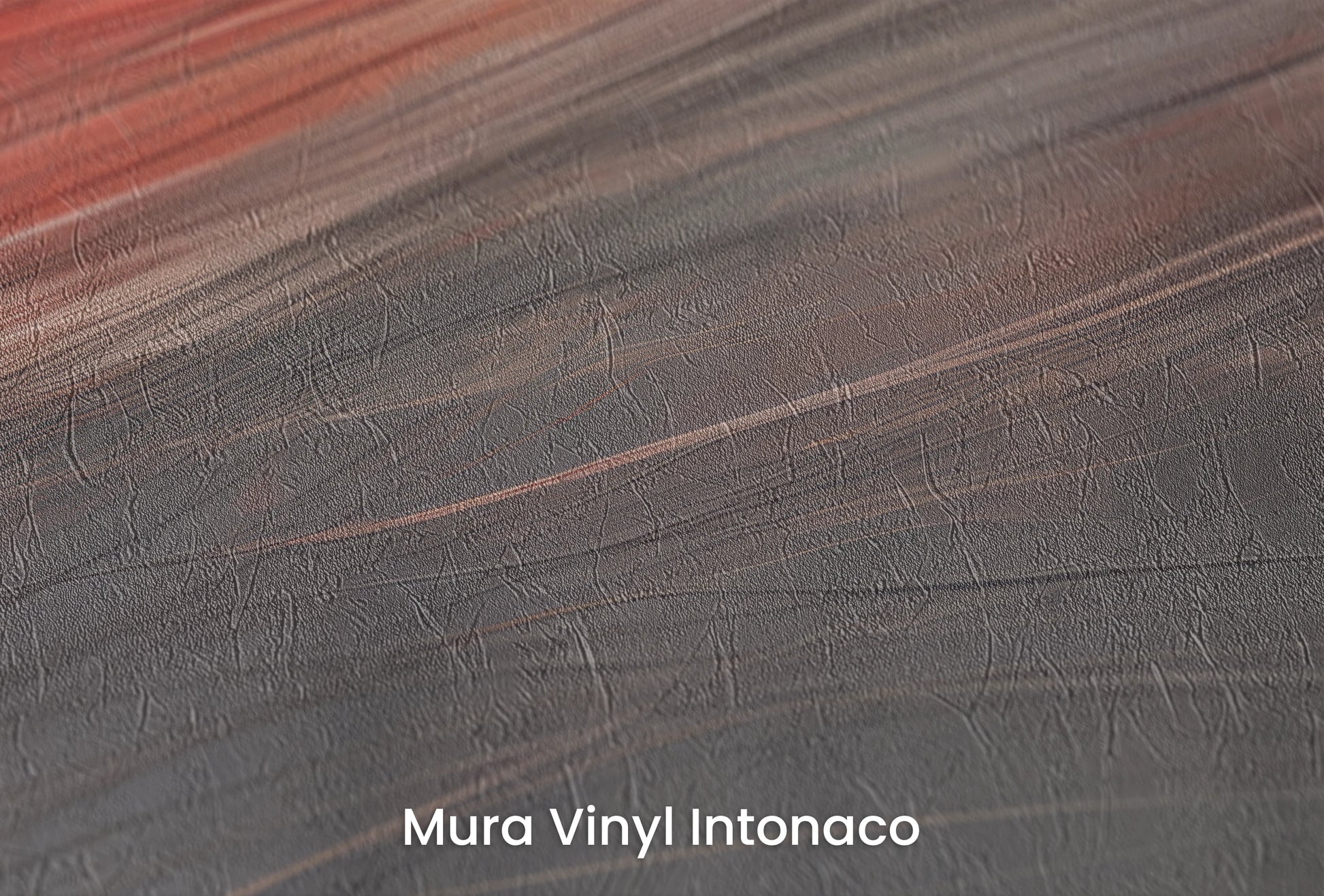Zbliżenie na artystyczną fototapetę o nazwie Blaze of Glory na podłożu Mura Vinyl Intonaco - struktura tartego tynku.
