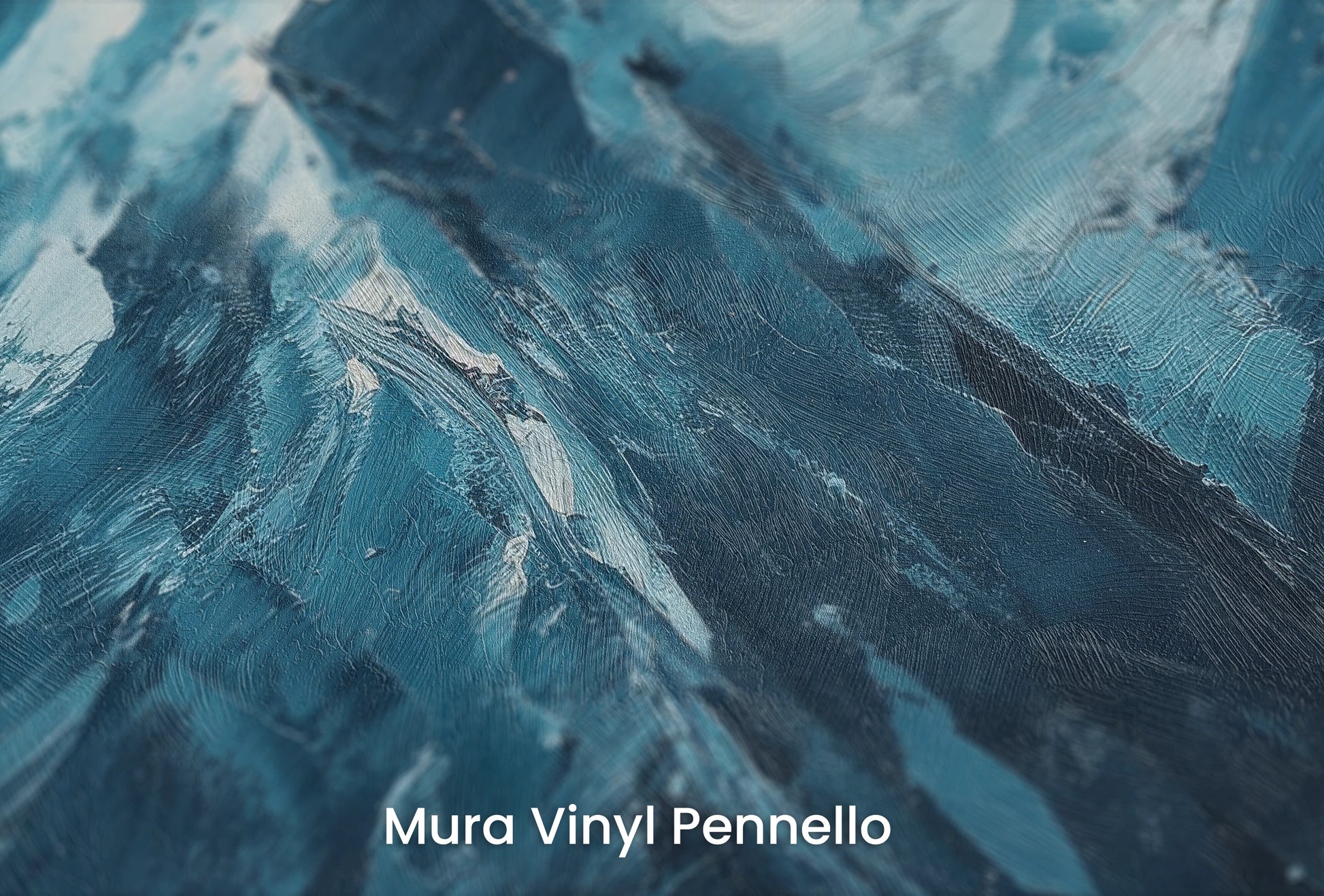 Zbliżenie na artystyczną fototapetę o nazwie Sapphire Peaks na podłożu Mura Vinyl Pennello - faktura pociągnięć pędzla malarskiego.