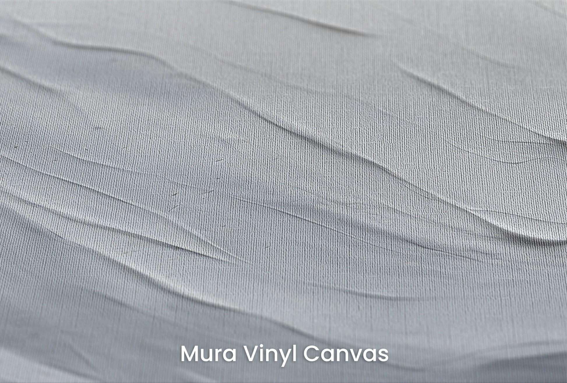 Zbliżenie na artystyczną fototapetę o nazwie Serenity Stratum na podłożu Mura Vinyl Canvas - faktura naturalnego płótna.