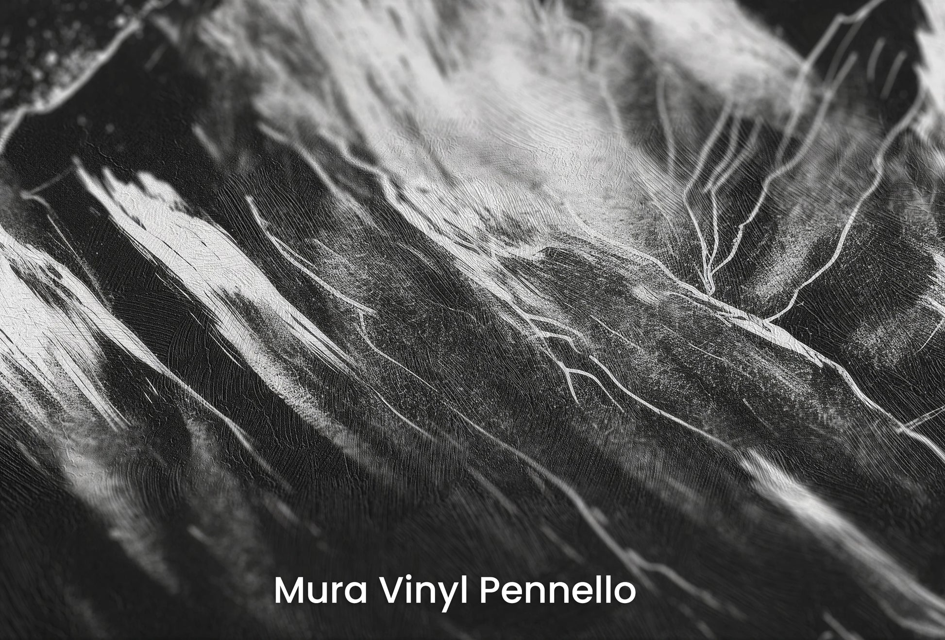 Zbliżenie na artystyczną fototapetę o nazwie Charcoal Edges na podłożu Mura Vinyl Pennello - faktura pociągnięć pędzla malarskiego.