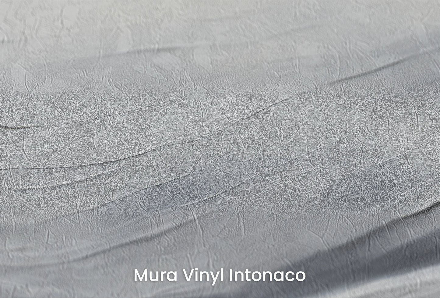 Zbliżenie na artystyczną fototapetę o nazwie Ethereal Flow na podłożu Mura Vinyl Intonaco - struktura tartego tynku.