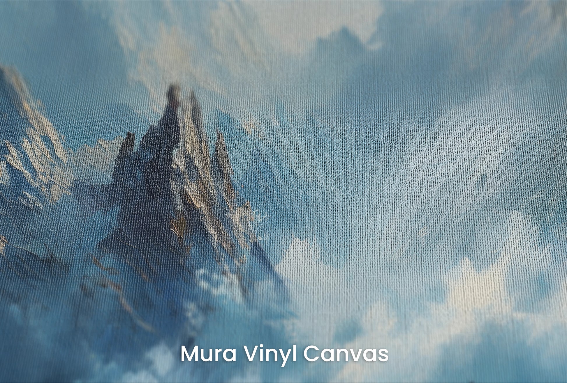 Zbliżenie na artystyczną fototapetę o nazwie Cerulean Mist na podłożu Mura Vinyl Canvas - faktura naturalnego płótna.