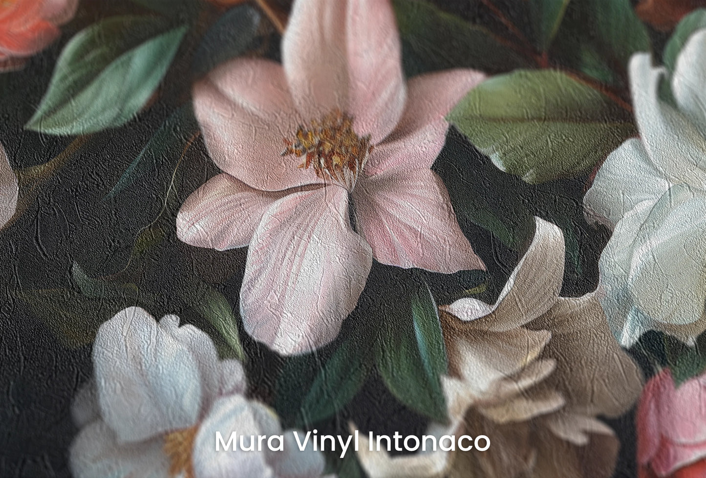 Zbliżenie na artystyczną fototapetę o nazwie Aged Floral Tapestry na podłożu Mura Vinyl Intonaco - struktura tartego tynku.
