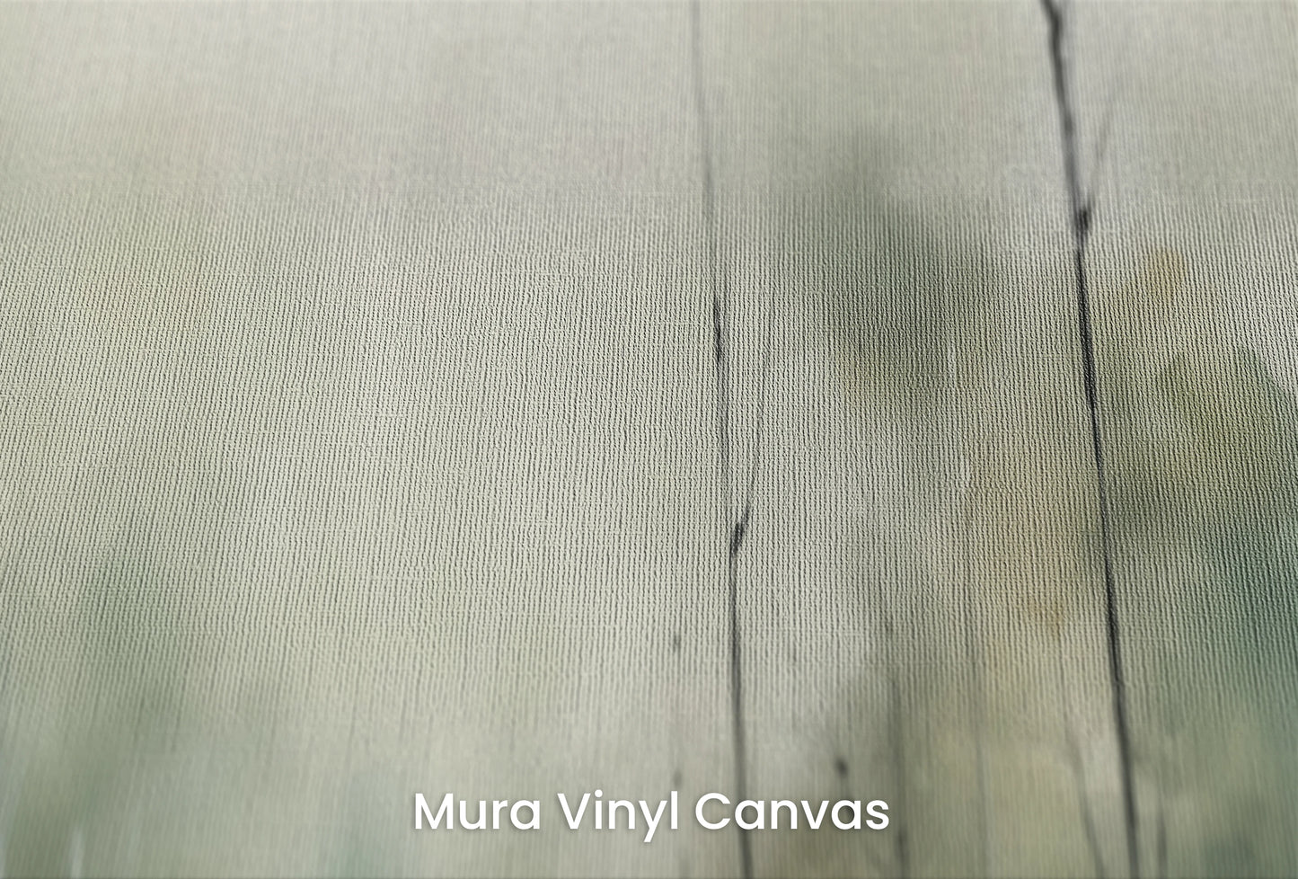 Zbliżenie na artystyczną fototapetę o nazwie Mgielne Drzewa na podłożu Mura Vinyl Canvas - faktura naturalnego płótna.