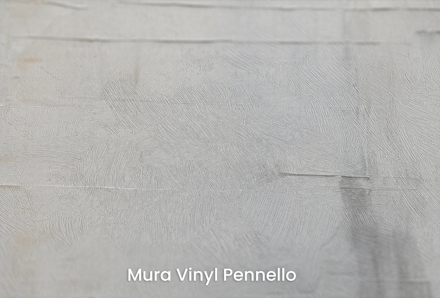 Zbliżenie na artystyczną fototapetę o nazwie Whispering Strata na podłożu Mura Vinyl Pennello - faktura pociągnięć pędzla malarskiego.