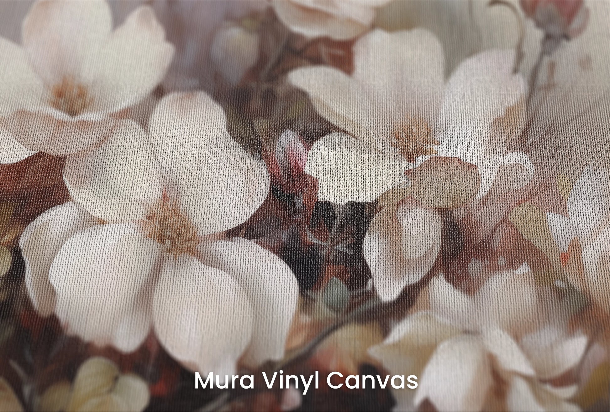 Zbliżenie na artystyczną fototapetę o nazwie Magnolia Mist na podłożu Mura Vinyl Canvas - faktura naturalnego płótna.