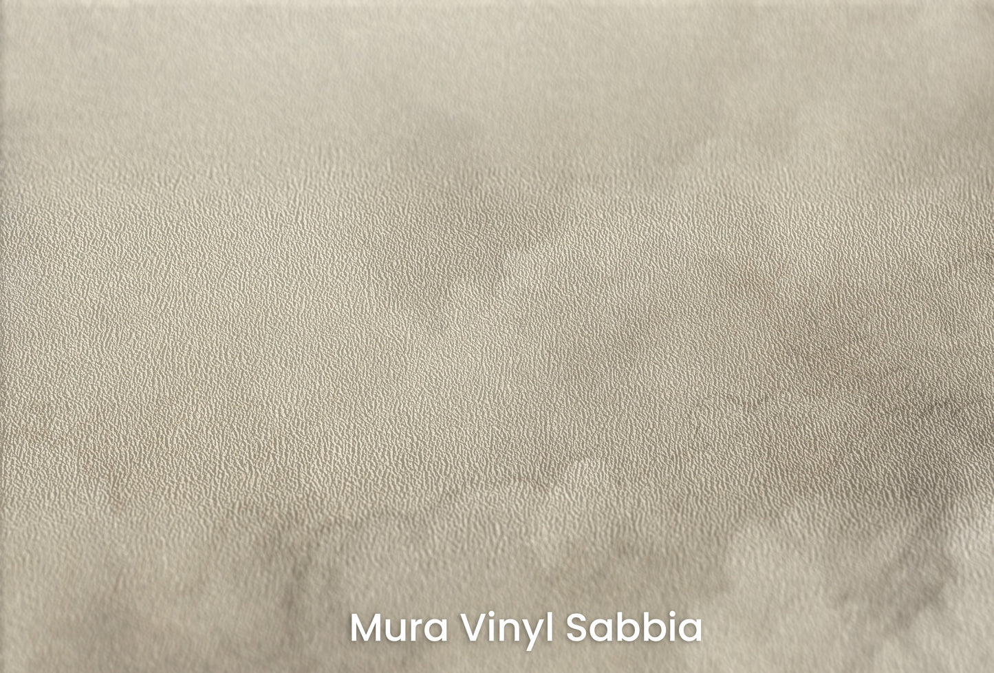 Zbliżenie na artystyczną fototapetę o nazwie HEAVENLY ASPIRE MURAL na podłożu Mura Vinyl Sabbia struktura grubego ziarna piasku.