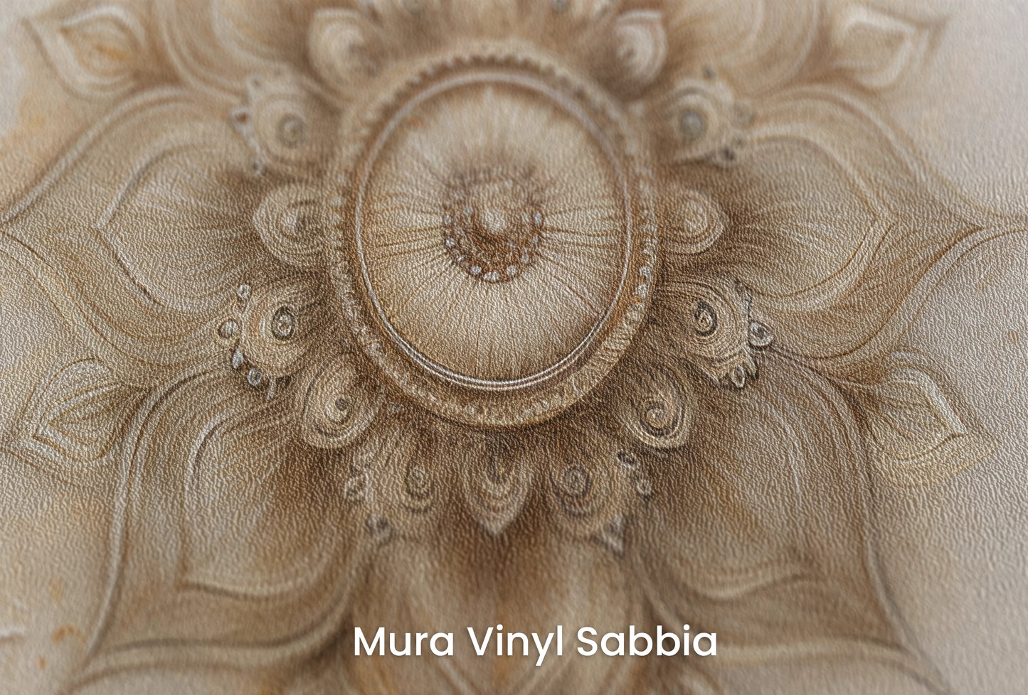 Zbliżenie na artystyczną fototapetę o nazwie Golden Mandala na podłożu Mura Vinyl Sabbia struktura grubego ziarna piasku.