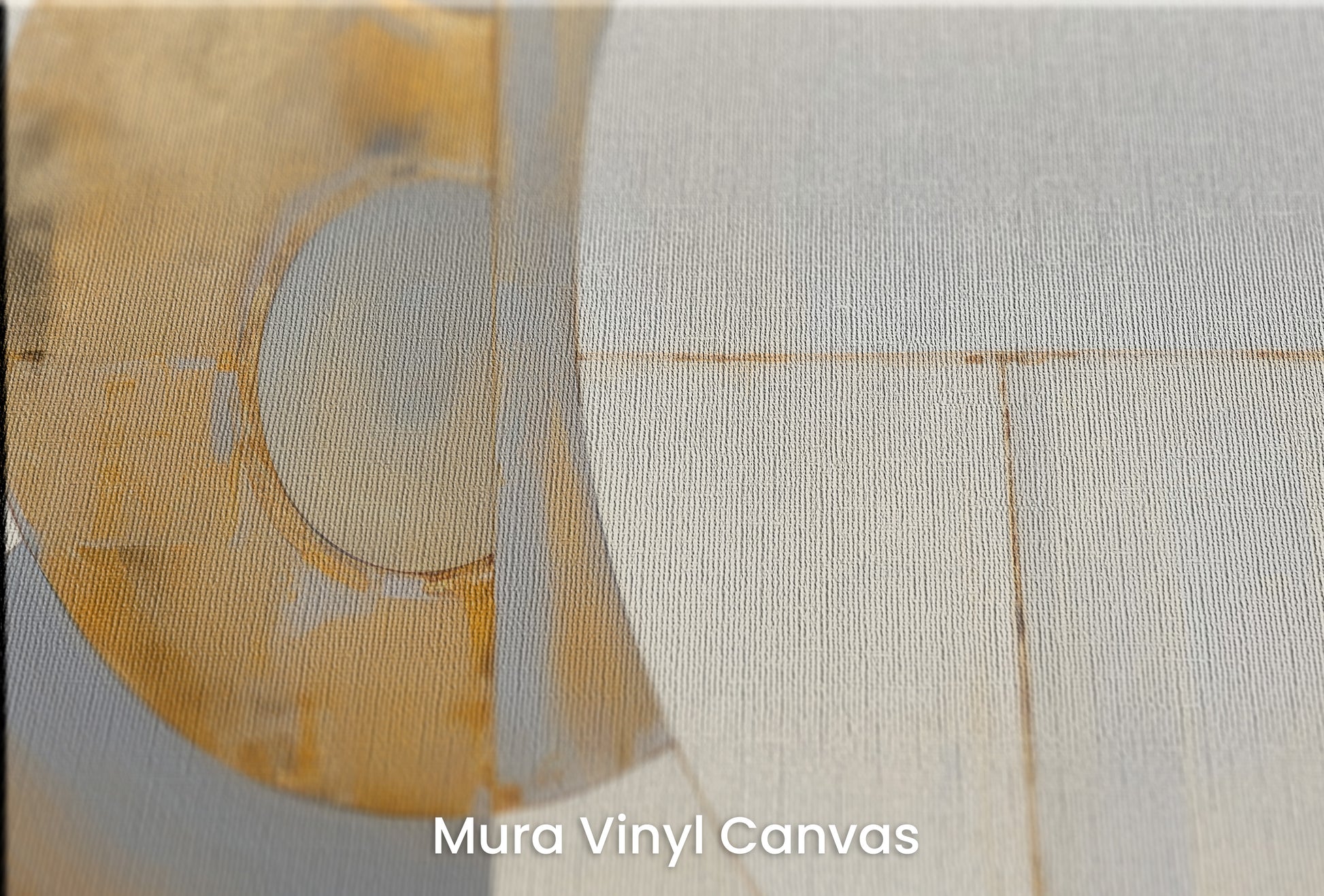 Zbliżenie na artystyczną fototapetę o nazwie CIRCULAR DIVINITY IN GOLD na podłożu Mura Vinyl Canvas - faktura naturalnego płótna.