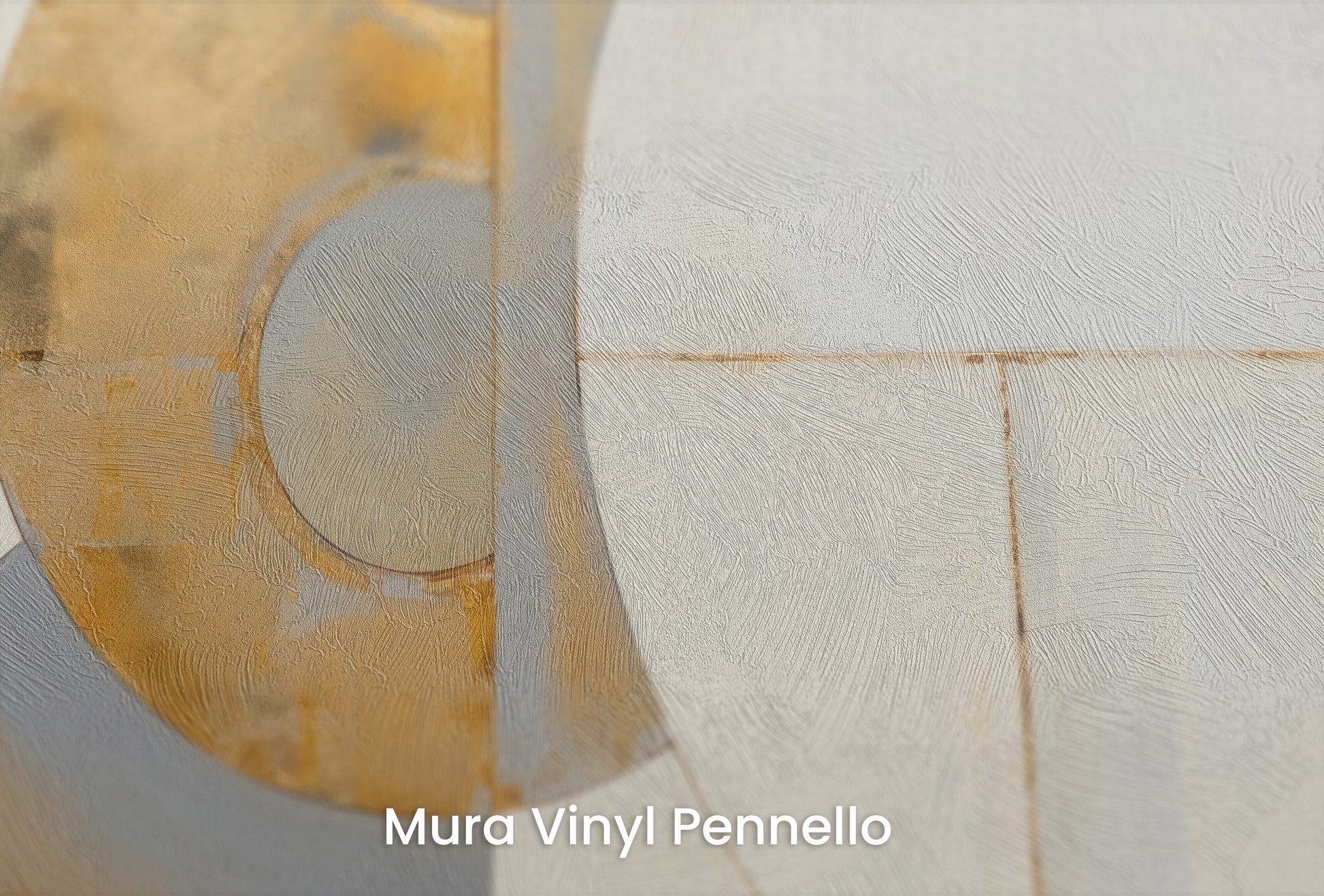 Zbliżenie na artystyczną fototapetę o nazwie CIRCULAR DIVINITY IN GOLD na podłożu Mura Vinyl Pennello - faktura pociągnięć pędzla malarskiego.