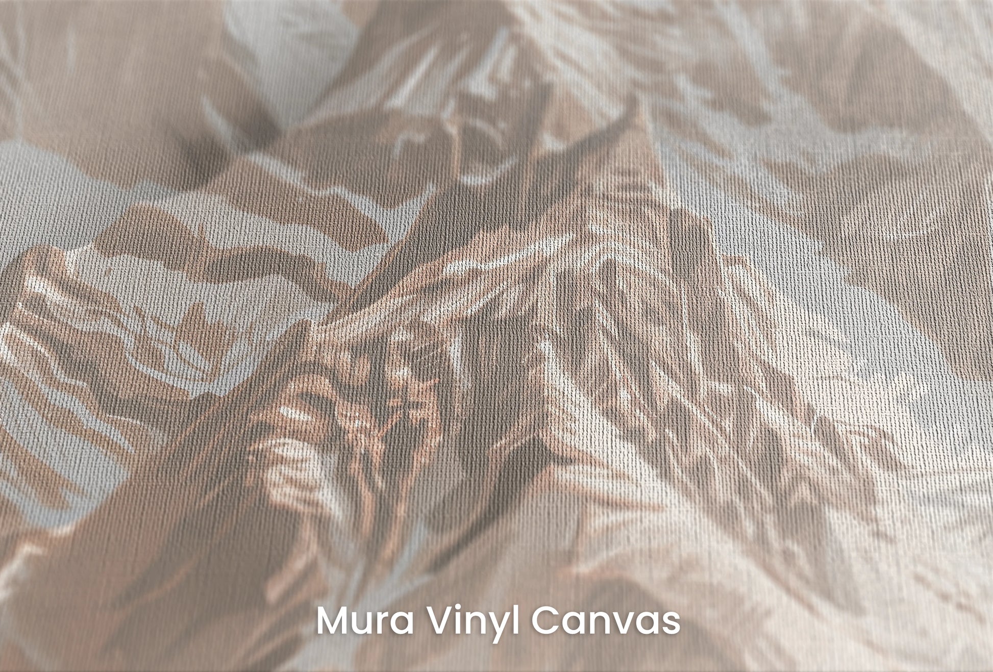 Zbliżenie na artystyczną fototapetę o nazwie Blue Mountain Majesty na podłożu Mura Vinyl Canvas - faktura naturalnego płótna.