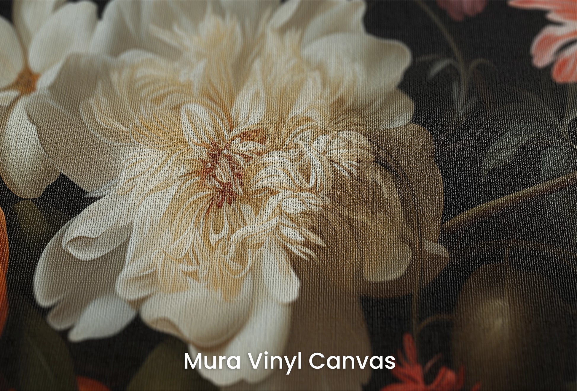 Zbliżenie na artystyczną fototapetę o nazwie Baroque Flower Scene na podłożu Mura Vinyl Canvas - faktura naturalnego płótna.
