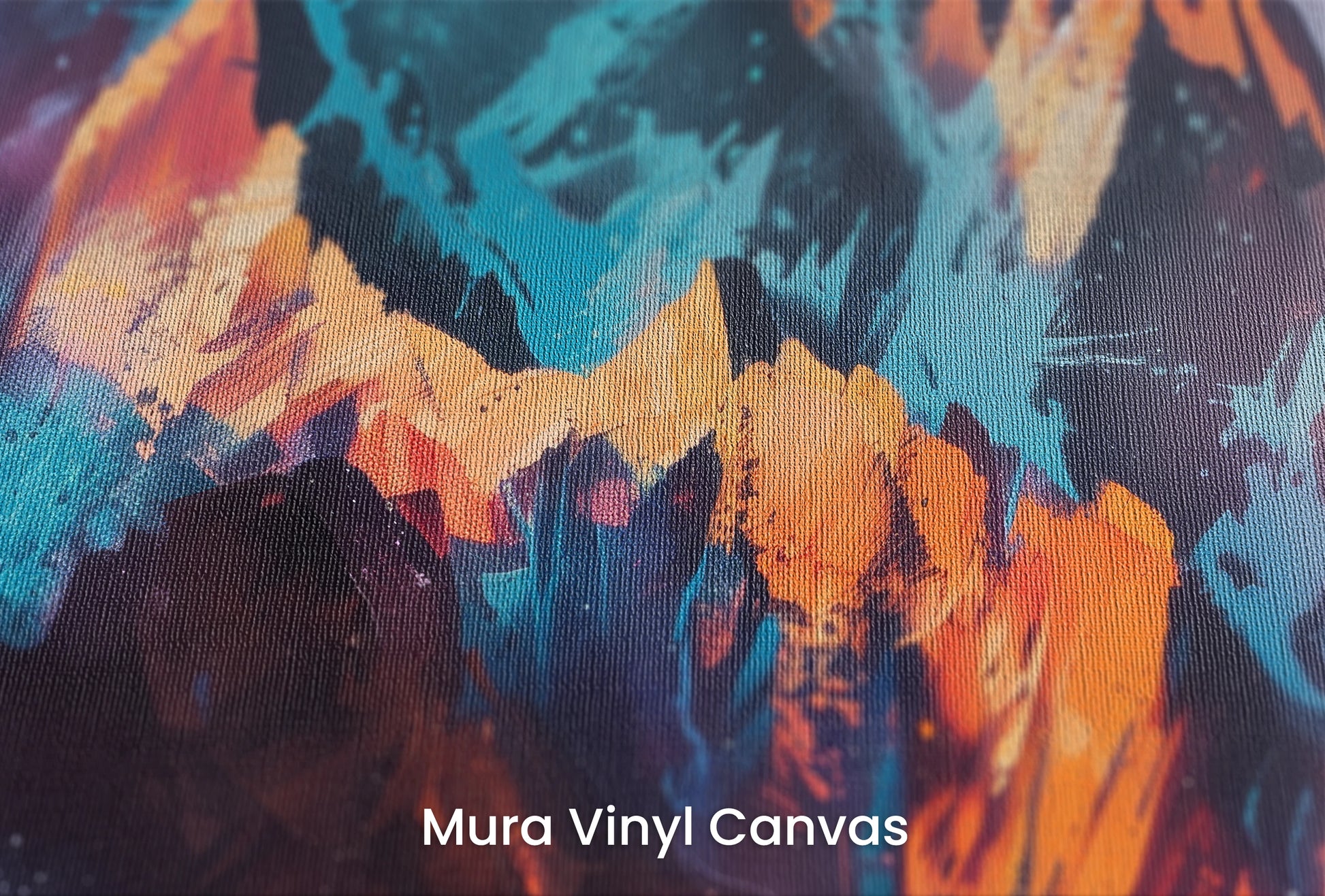 Zbliżenie na artystyczną fototapetę o nazwie Vivid Summit na podłożu Mura Vinyl Canvas - faktura naturalnego płótna.