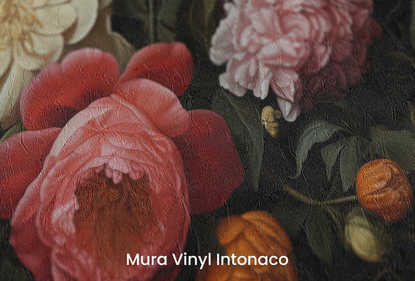 Zbliżenie na artystyczną fototapetę o nazwie Dutch Floral Classic na podłożu Mura Vinyl Intonaco - struktura tartego tynku.