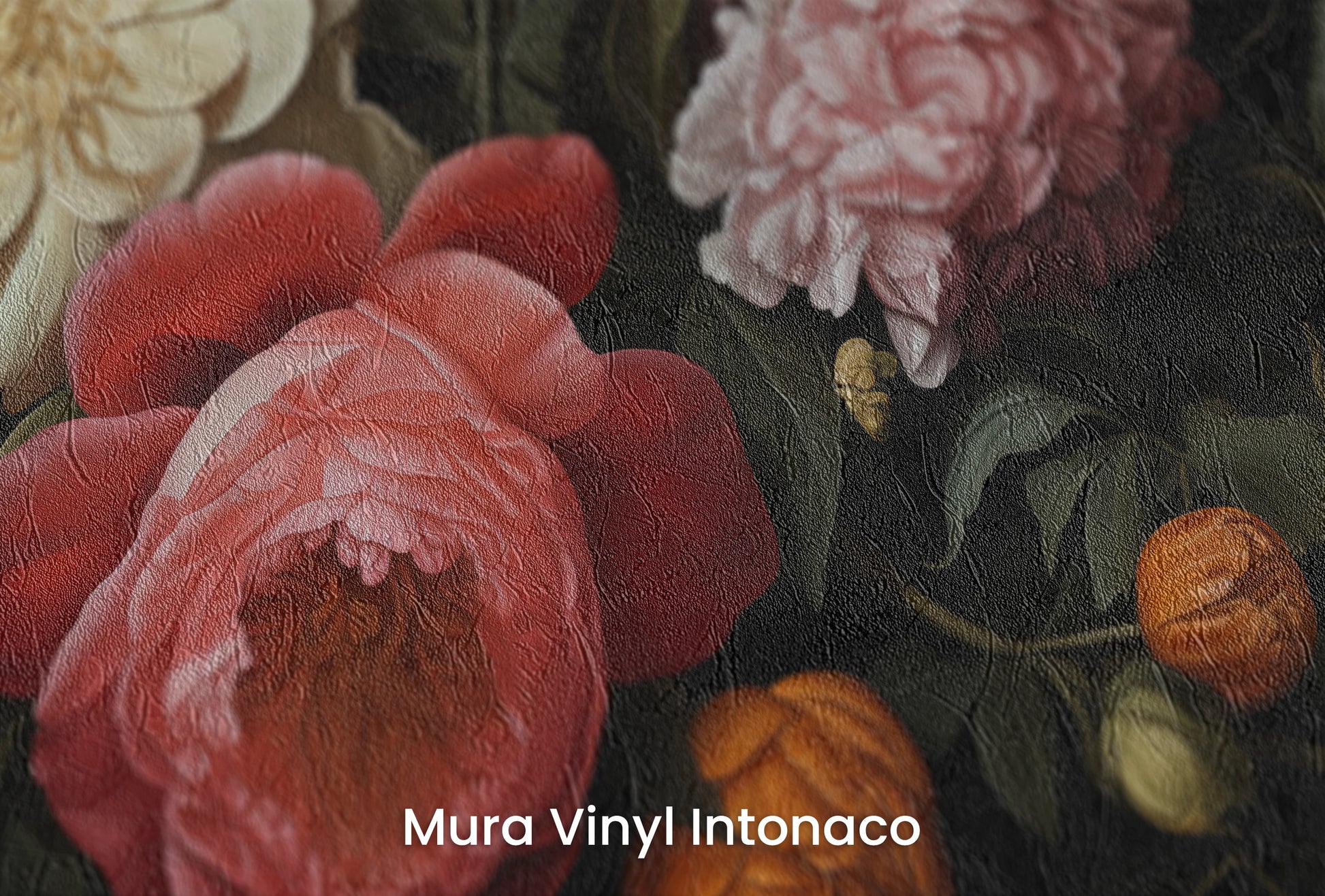 Zbliżenie na artystyczną fototapetę o nazwie Dutch Floral Classic na podłożu Mura Vinyl Intonaco - struktura tartego tynku.