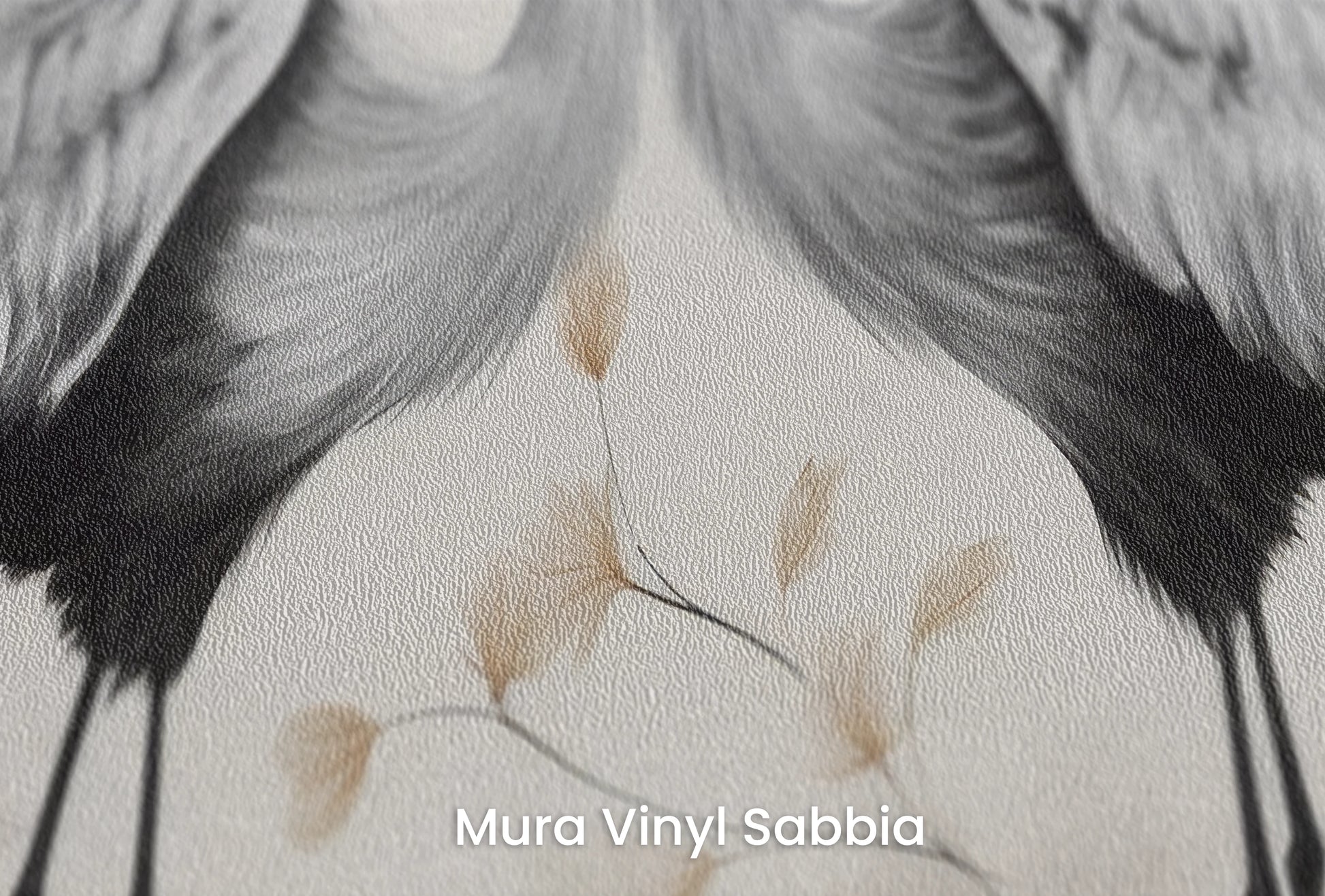 Zbliżenie na artystyczną fototapetę o nazwie Harmonious Whisper na podłożu Mura Vinyl Sabbia struktura grubego ziarna piasku.