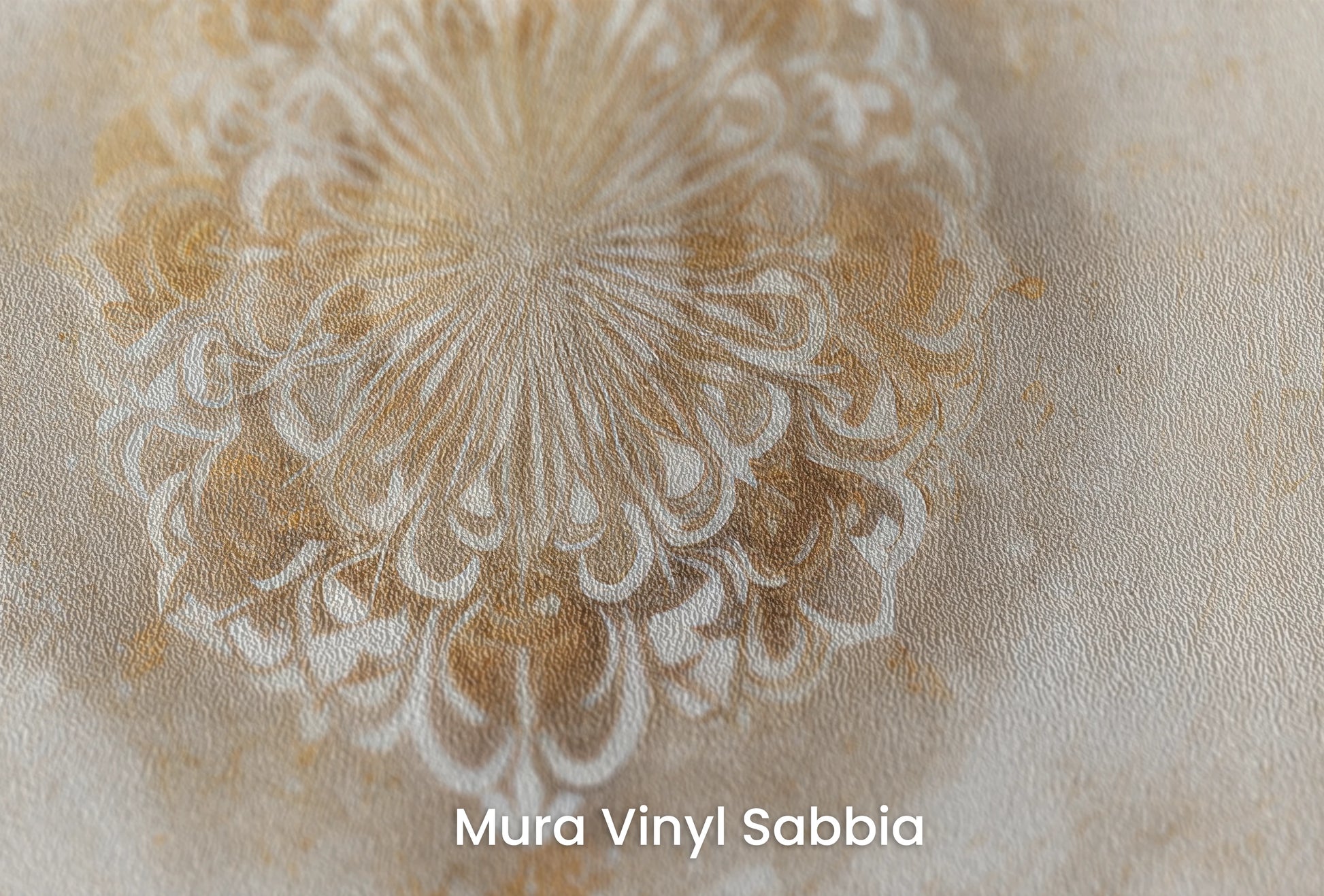 Zbliżenie na artystyczną fototapetę o nazwie Celestial Elegance na podłożu Mura Vinyl Sabbia struktura grubego ziarna piasku.