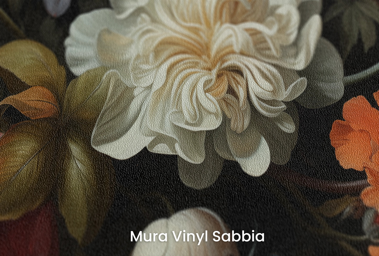 Zbliżenie na artystyczną fototapetę o nazwie Nocturnal Flora na podłożu Mura Vinyl Sabbia struktura grubego ziarna piasku.