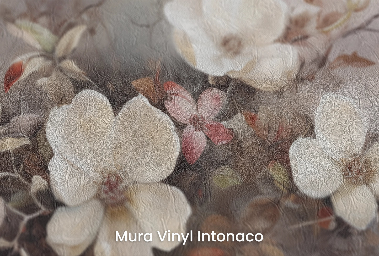 Zbliżenie na artystyczną fototapetę o nazwie Whispering Cherry na podłożu Mura Vinyl Intonaco - struktura tartego tynku.