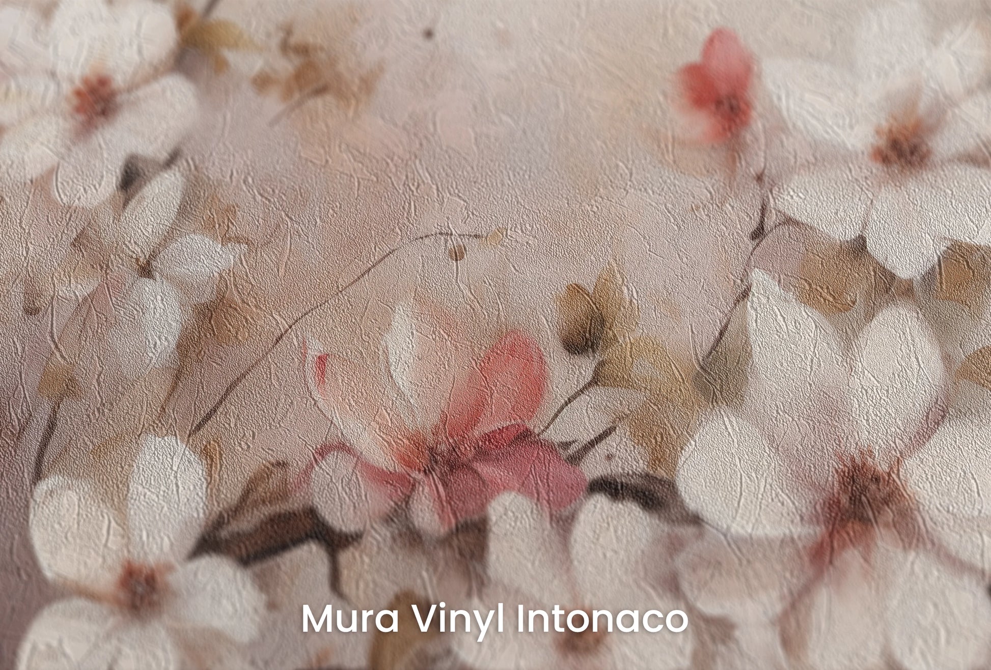 Zbliżenie na artystyczną fototapetę o nazwie Misty Blossom na podłożu Mura Vinyl Intonaco - struktura tartego tynku.