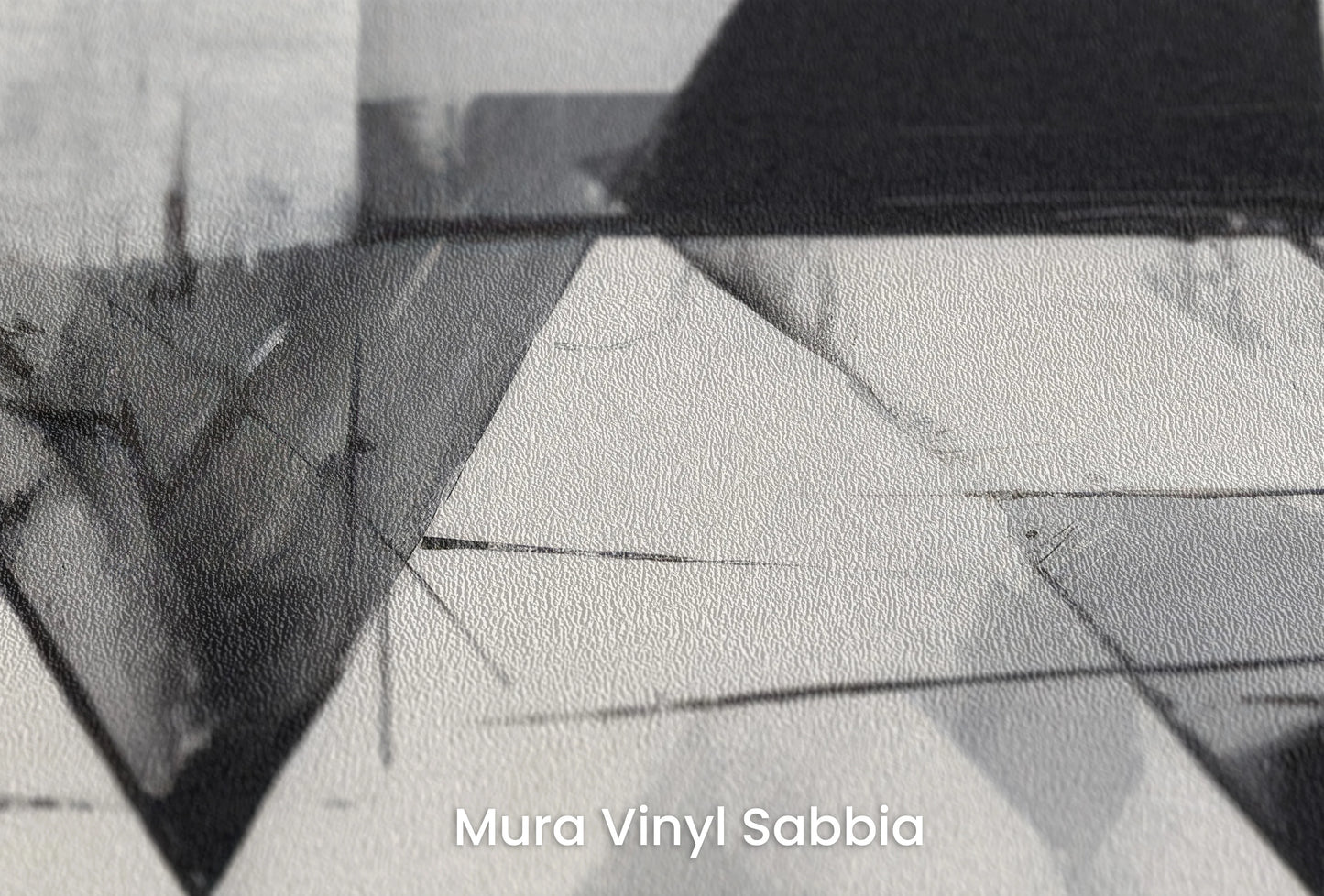 Zbliżenie na artystyczną fototapetę o nazwie Angular Dynamics na podłożu Mura Vinyl Sabbia struktura grubego ziarna piasku.
