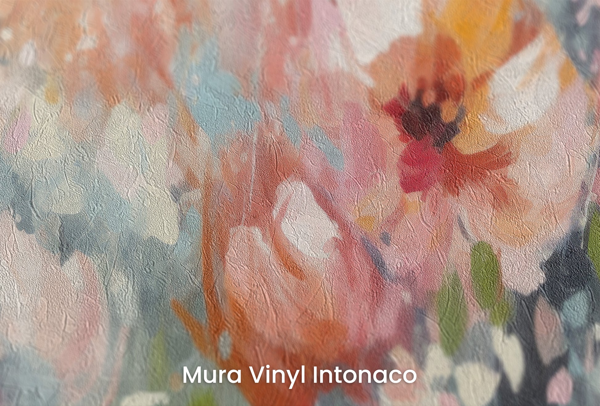 Zbliżenie na artystyczną fototapetę o nazwie Soft Petal Whispers na podłożu Mura Vinyl Intonaco - struktura tartego tynku.