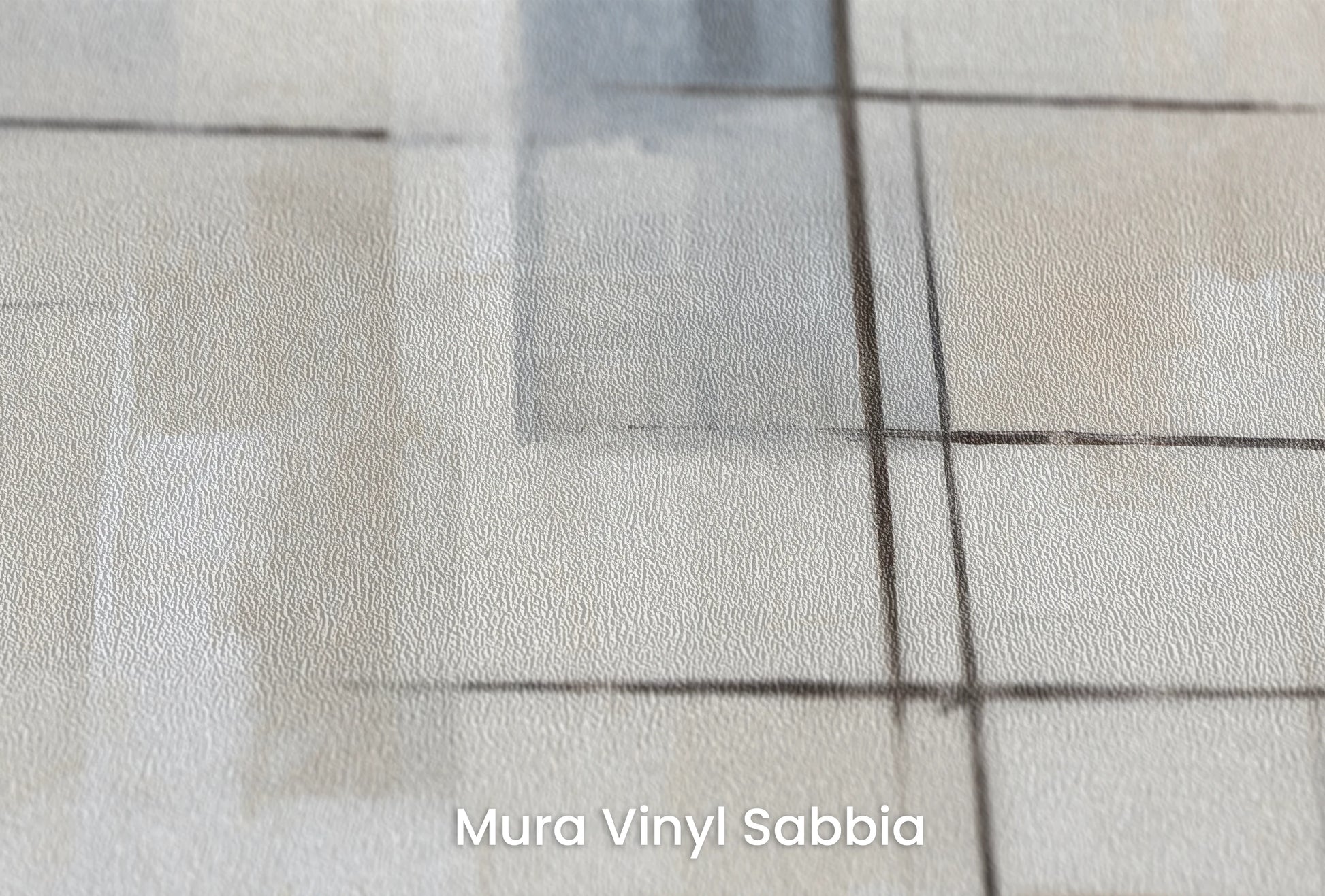 Zbliżenie na artystyczną fototapetę o nazwie Elegant Disarray na podłożu Mura Vinyl Sabbia struktura grubego ziarna piasku.