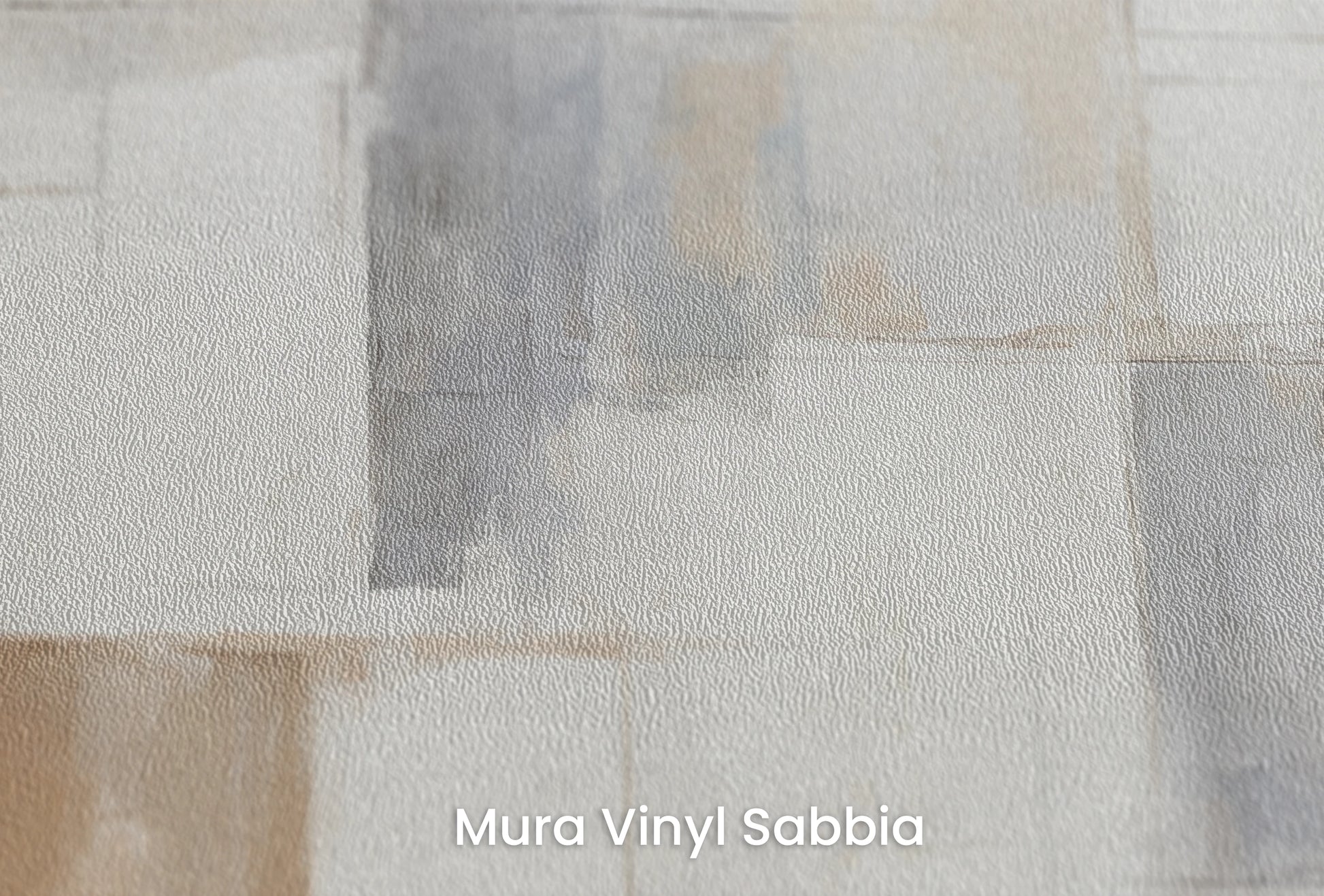 Zbliżenie na artystyczną fototapetę o nazwie Whispers of Color na podłożu Mura Vinyl Sabbia struktura grubego ziarna piasku.