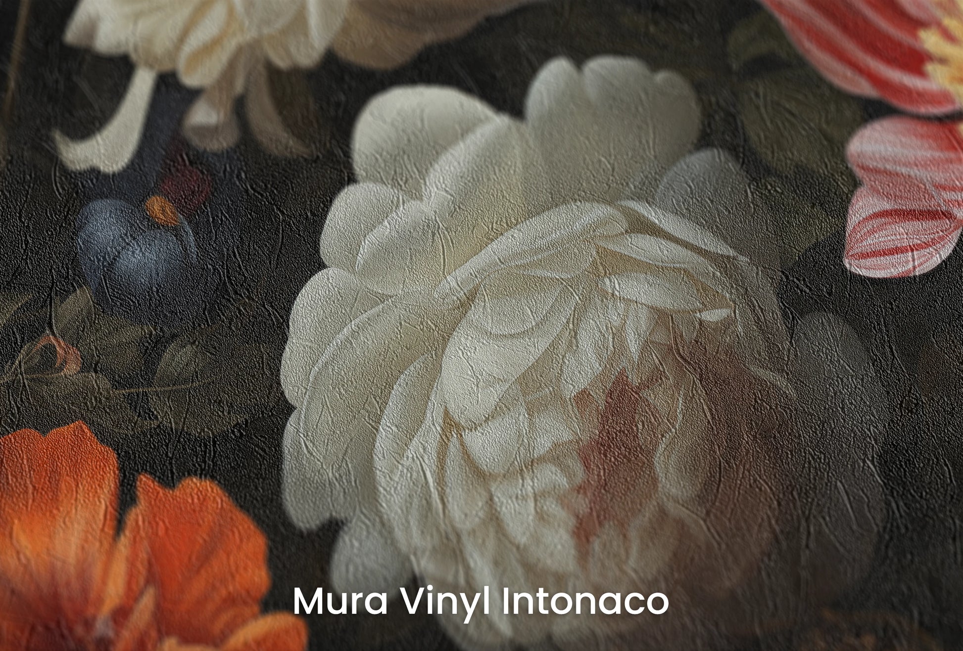 Zbliżenie na artystyczną fototapetę o nazwie Dutch Floral Masterpiece na podłożu Mura Vinyl Intonaco - struktura tartego tynku.