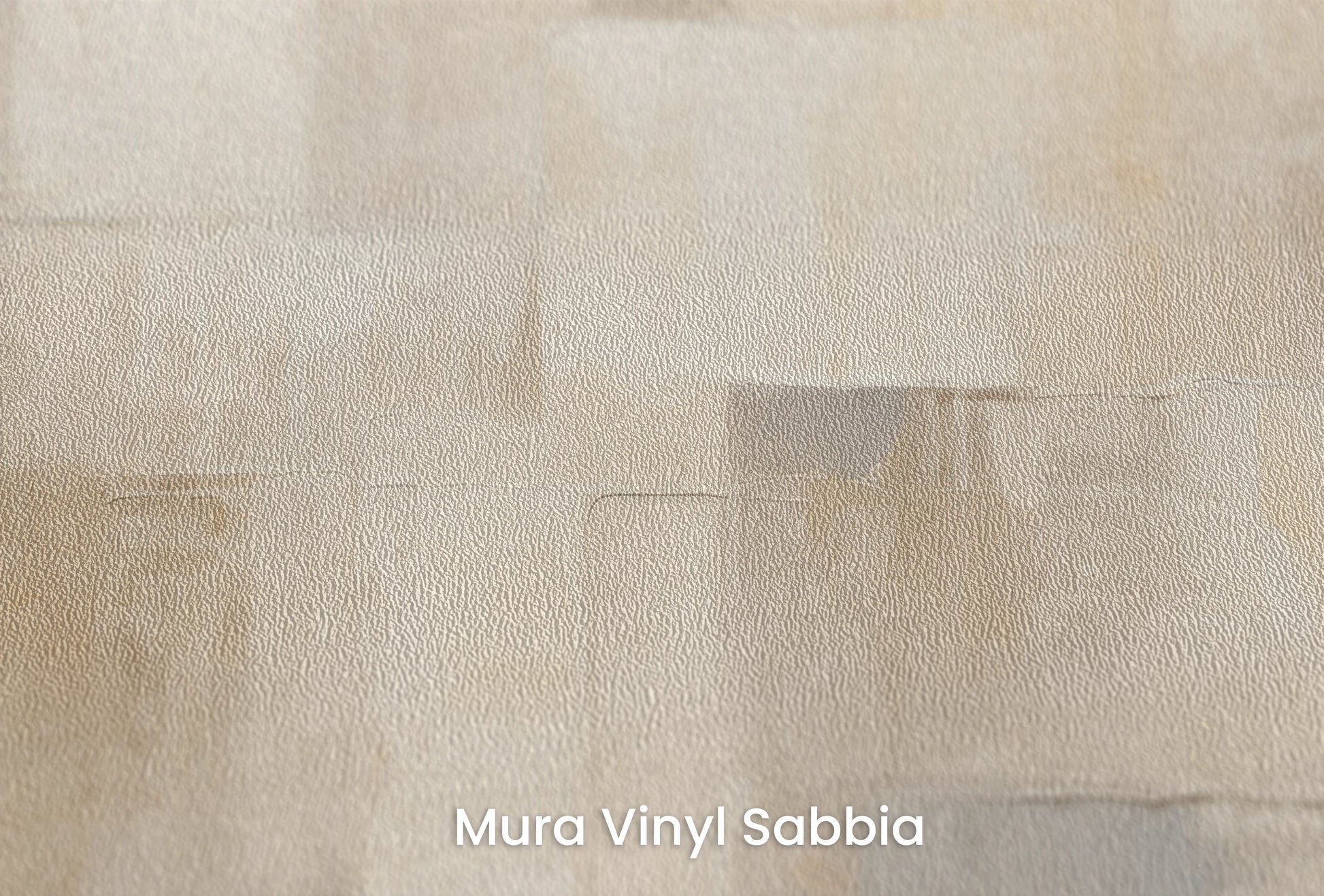 Zbliżenie na artystyczną fototapetę o nazwie Neutral Blocks na podłożu Mura Vinyl Sabbia struktura grubego ziarna piasku.