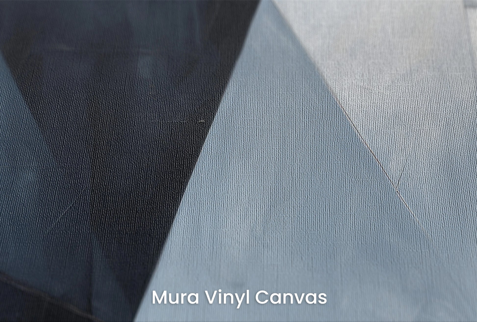 Zbliżenie na artystyczną fototapetę o nazwie Angular Elegance na podłożu Mura Vinyl Canvas - faktura naturalnego płótna.