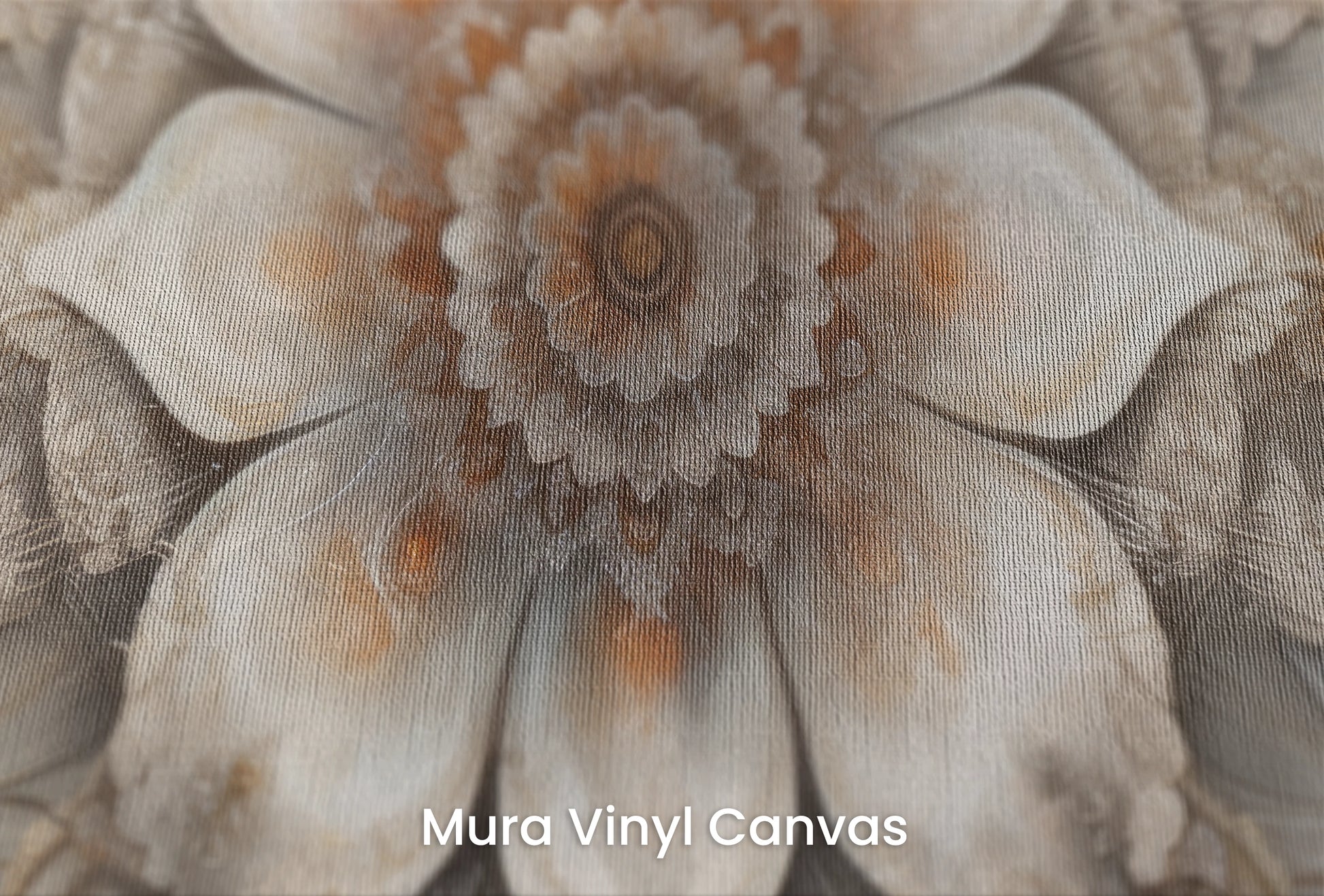 Zbliżenie na artystyczną fototapetę o nazwie Ornate Radiance na podłożu Mura Vinyl Canvas - faktura naturalnego płótna.