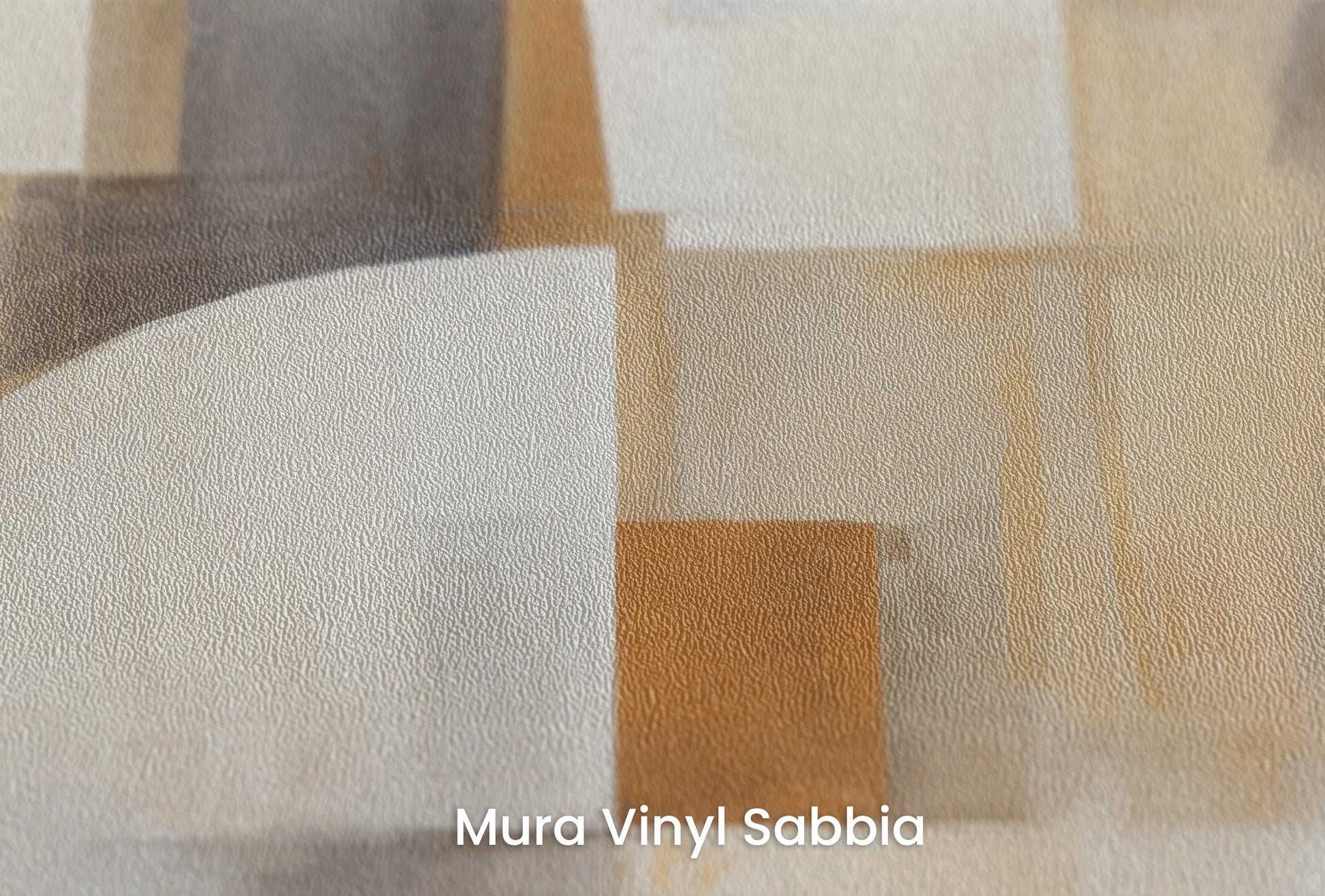 Zbliżenie na artystyczną fototapetę o nazwie Soft Complexity na podłożu Mura Vinyl Sabbia struktura grubego ziarna piasku.
