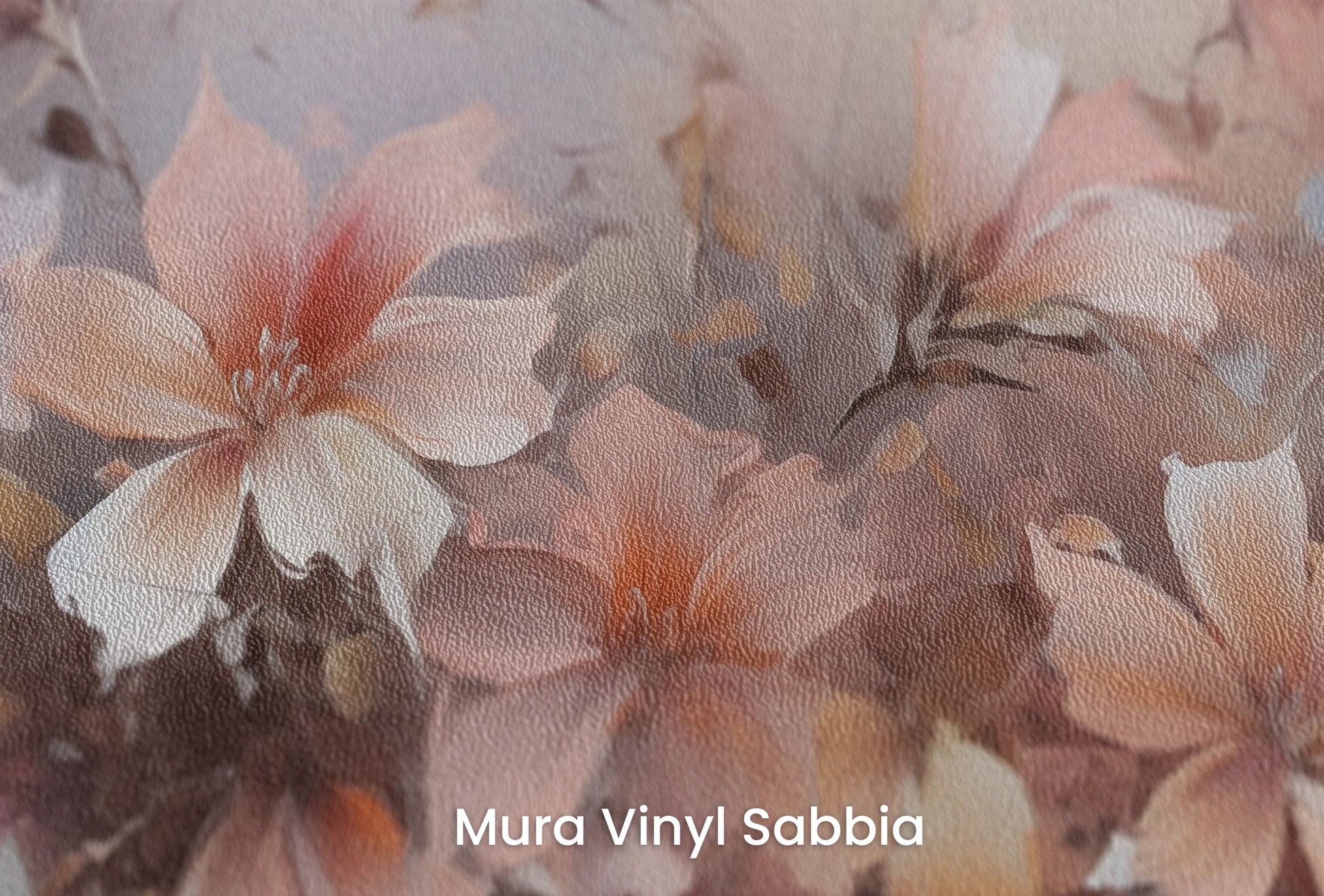 Zbliżenie na artystyczną fototapetę o nazwie Blossom Haze na podłożu Mura Vinyl Sabbia struktura grubego ziarna piasku.
